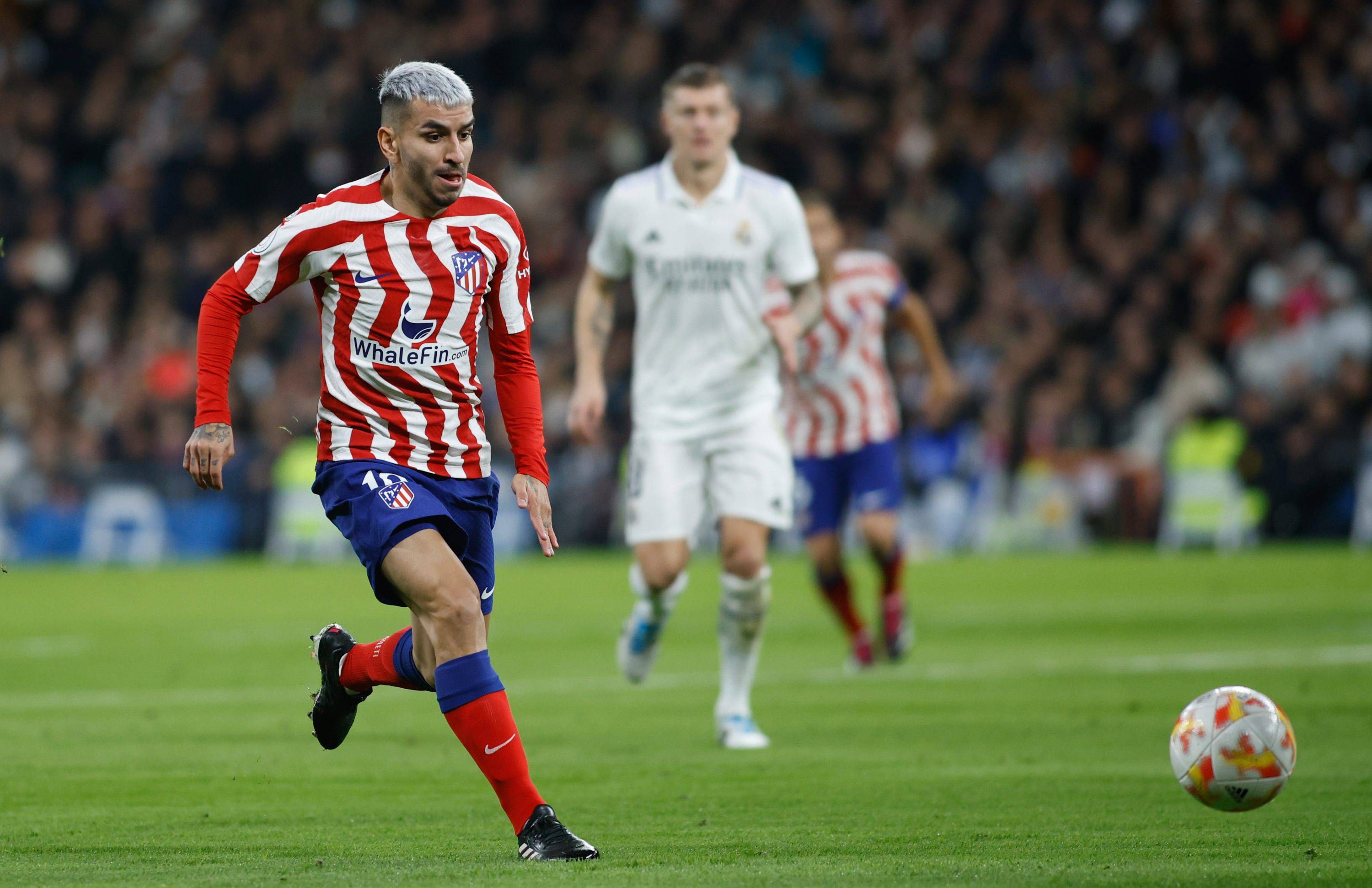 Correa, durante el derbi.