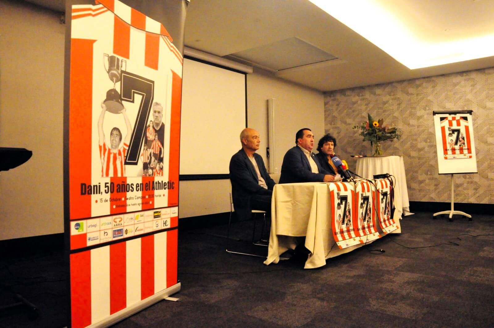  La presentación del Homenaje a Dani, leyenda del Athletic Club, con Bolaños, Crespo y Urtubi.