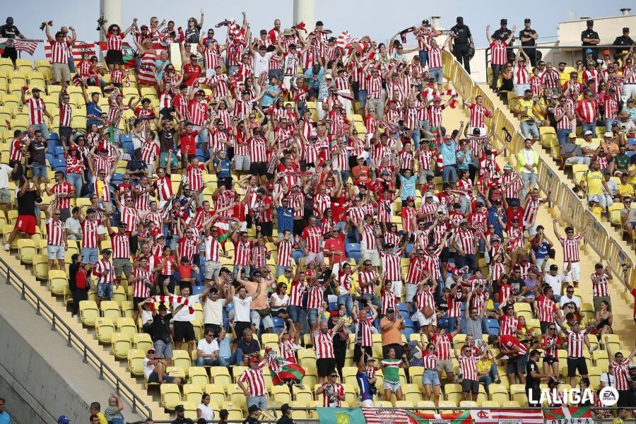  Afición del Athletic Club animando a tope este domingo ante la UD Las Palmas.