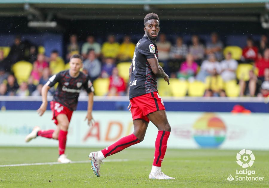  Iñaki Williams se gira en la derrota ante el Villarreal en La Cerámica.