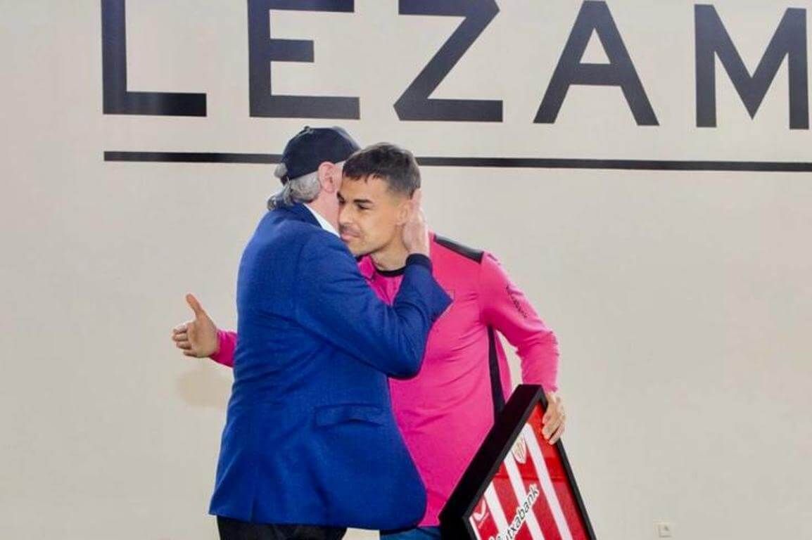  El abrazo de Ángel Iribar a Dani García en Lezama; el batería de Orsai se va de Lezama.