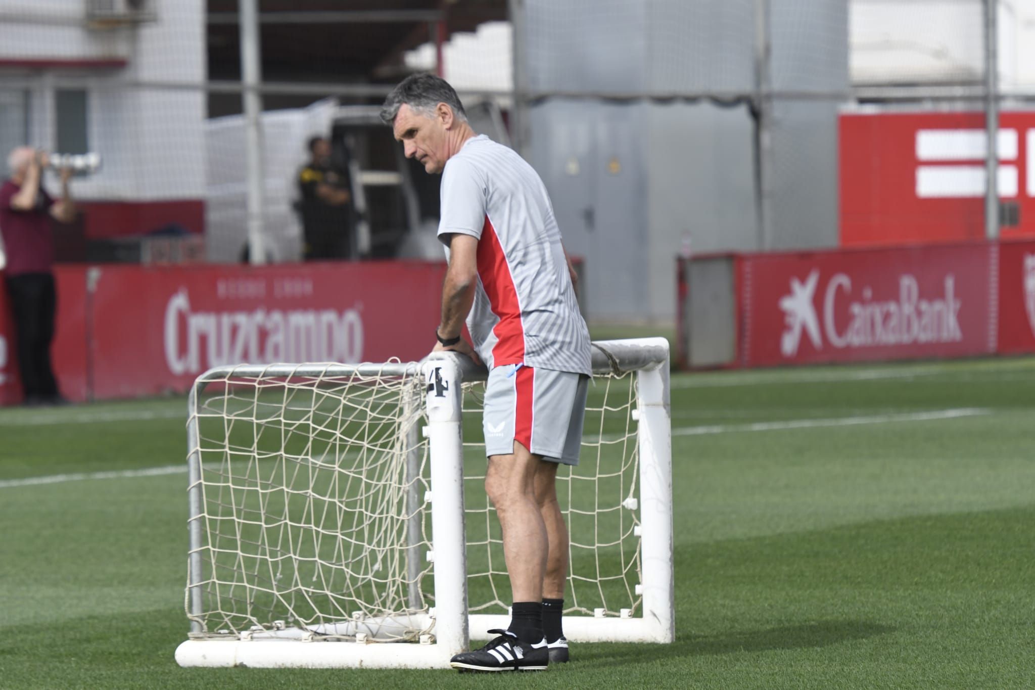  El vizcaíno José Luis Mendilibar, en un entrenamiento del Sevilla FC.
