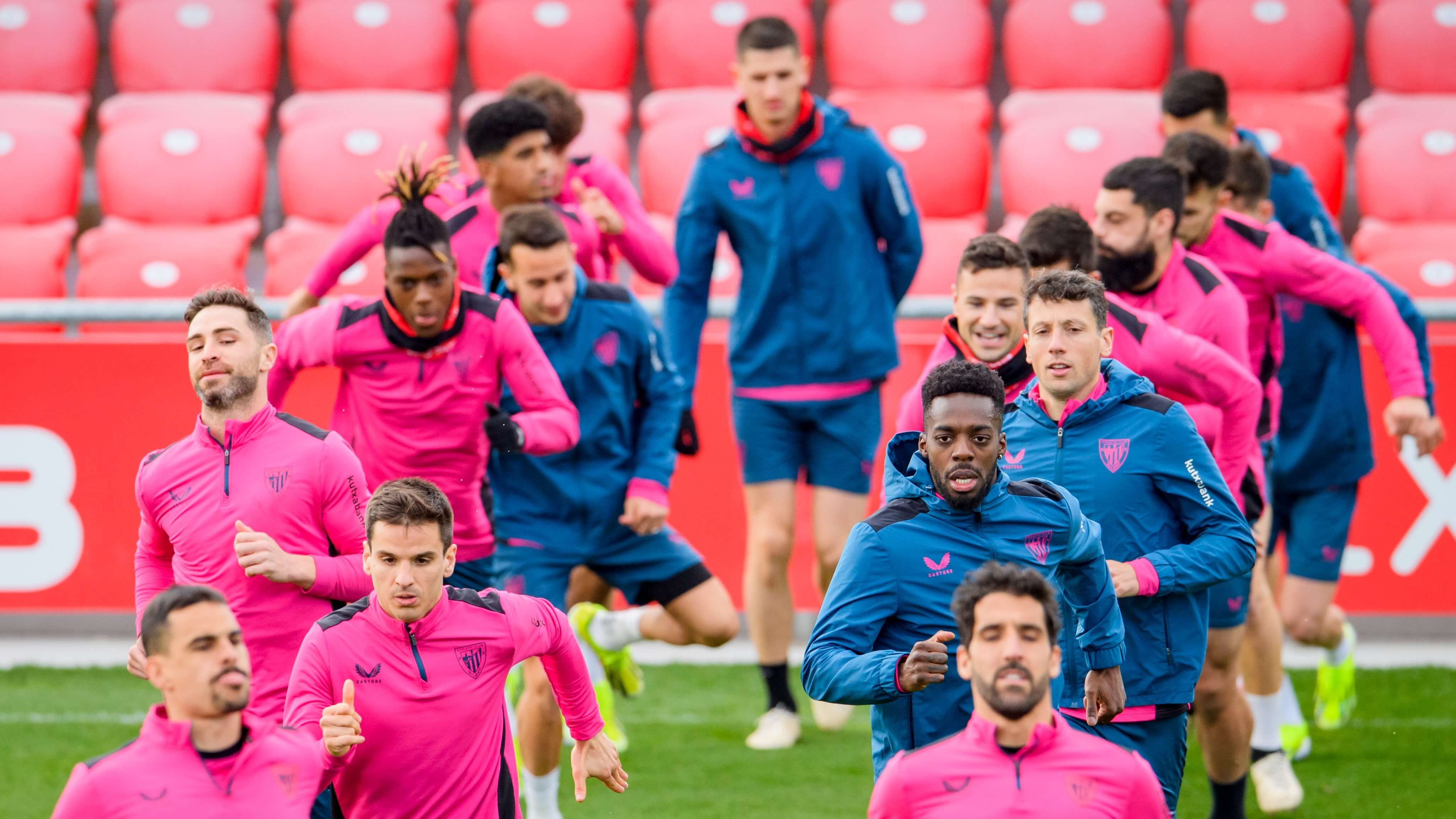 La plantilla de Ernesto Valverde se esfuerza a tope en un entrenamiento en Lezama.