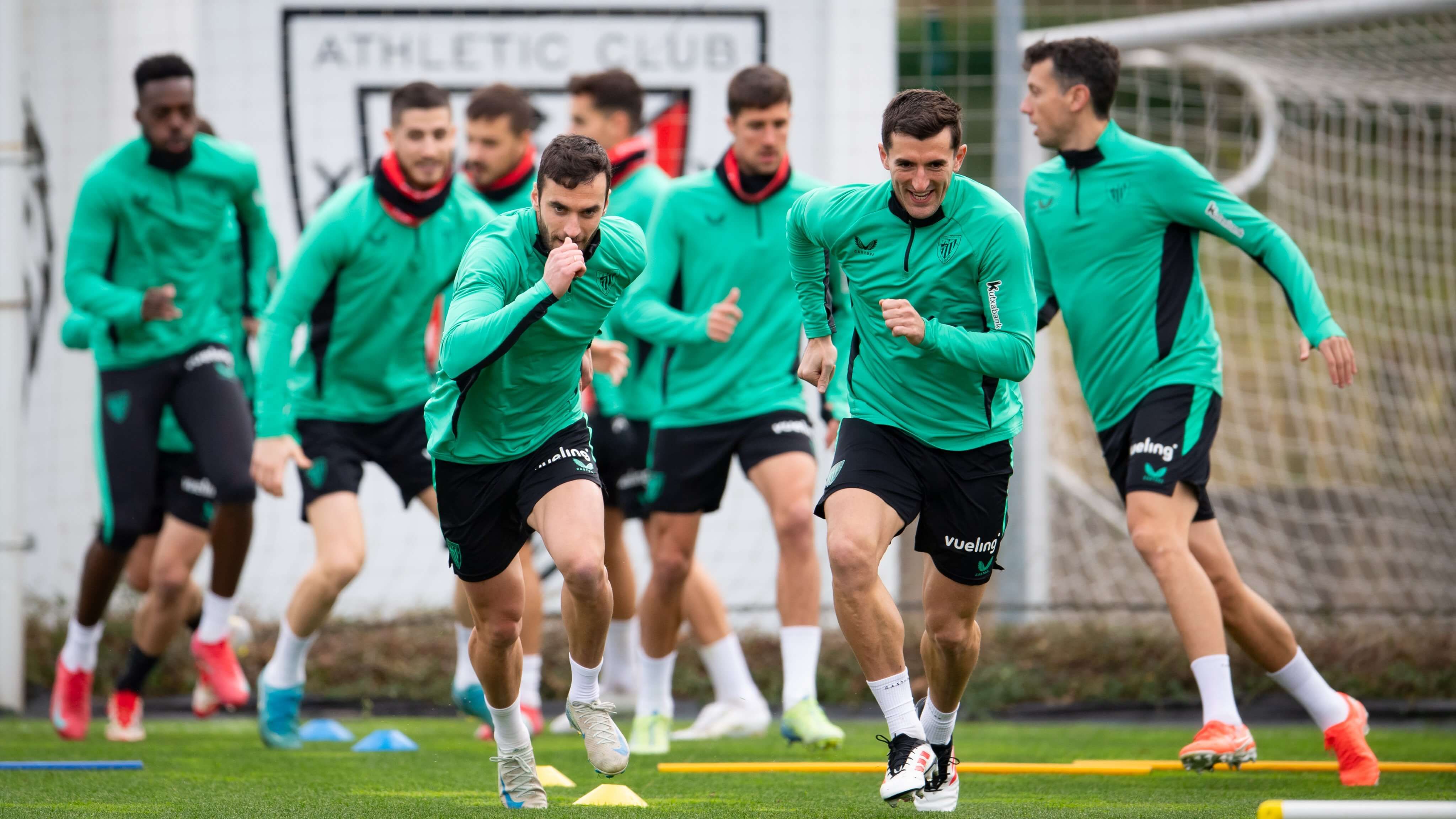  La plantilla de Ernesto Valverde se esfuerza entrenando en Lezama; el jueves a Bilbao llega el Viktoria Plzen checo.