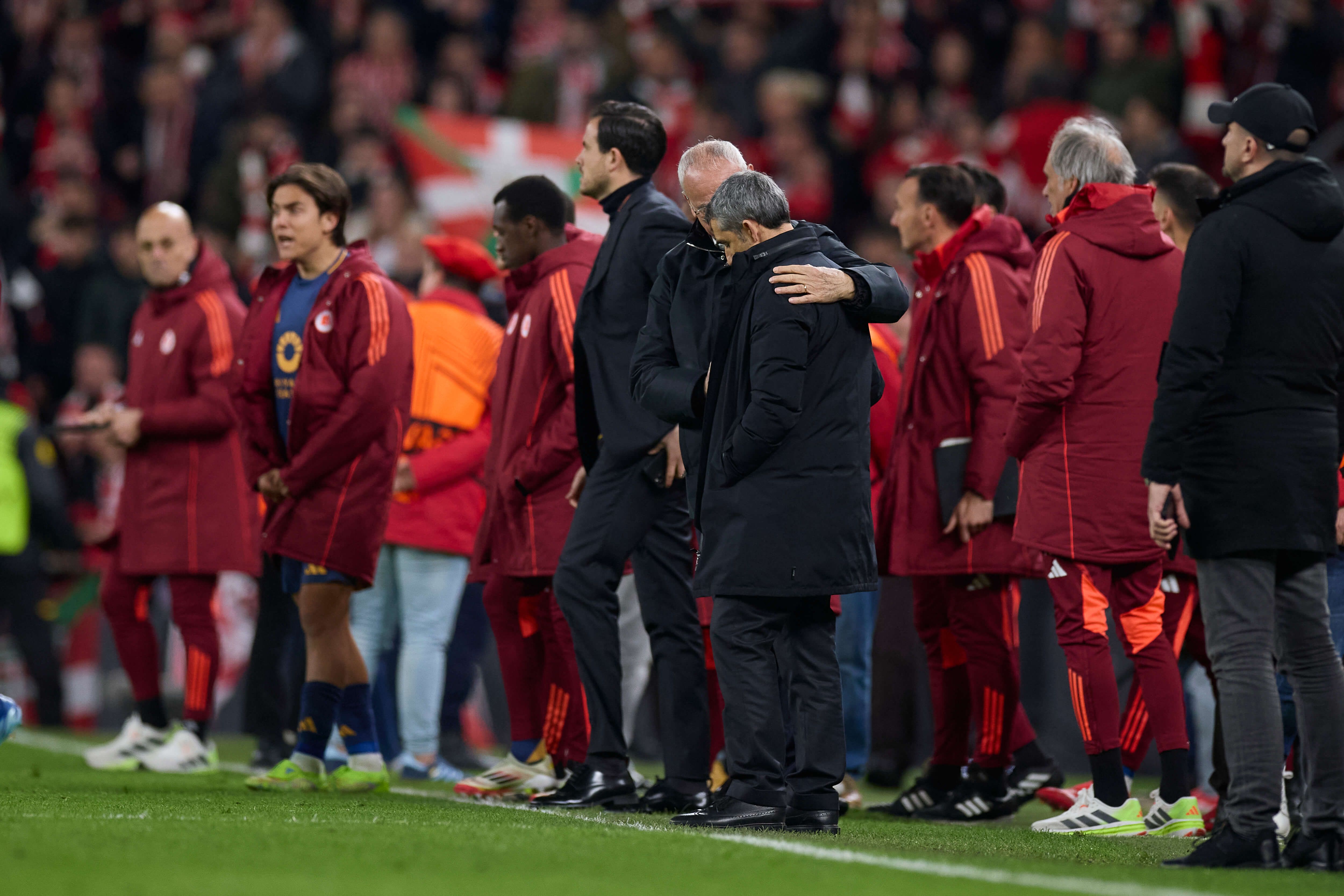 Abrazo entre Claudio Ranieri y Ernesto Valverde.