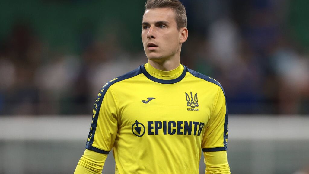 Andriy Lunin durante un partido con Ucrania