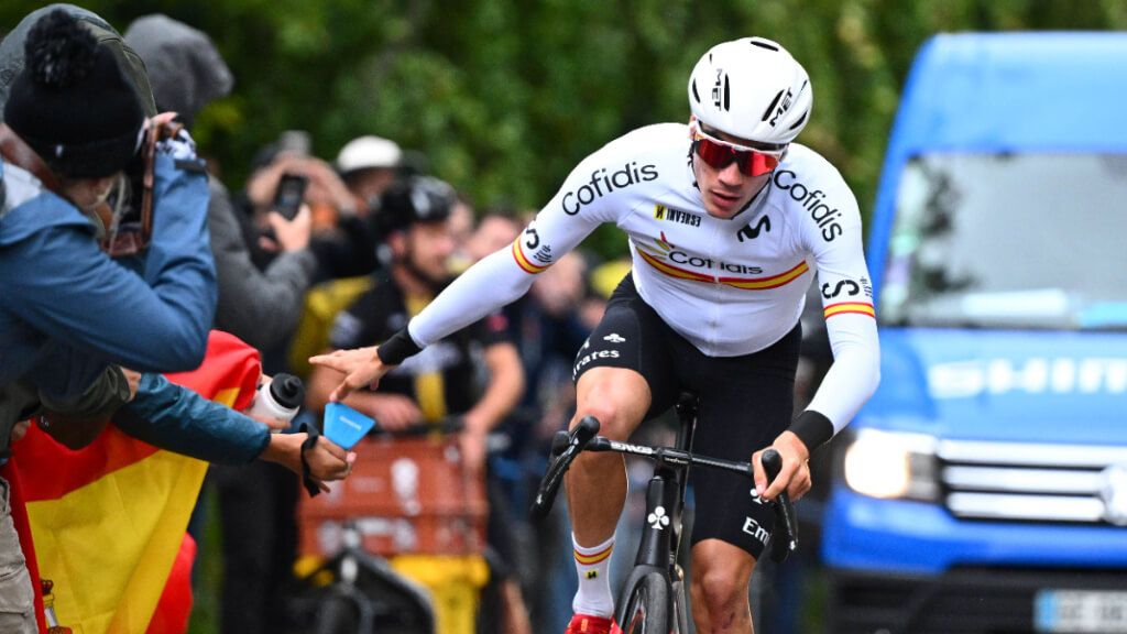  Juan Ayuso, durante una carrera.
