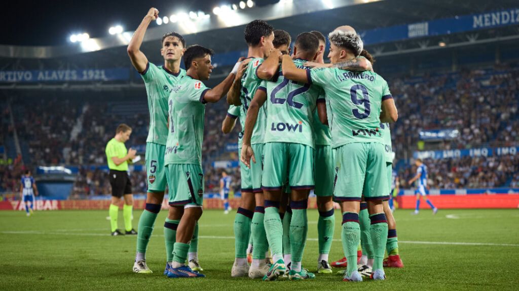  Jugadores del Levante celebrando un gol (Europa Press)