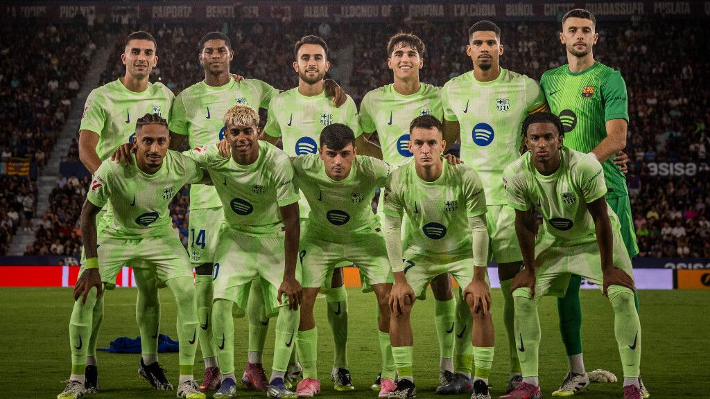 Los jugadores del Barcelona ante el Levante (FCB)