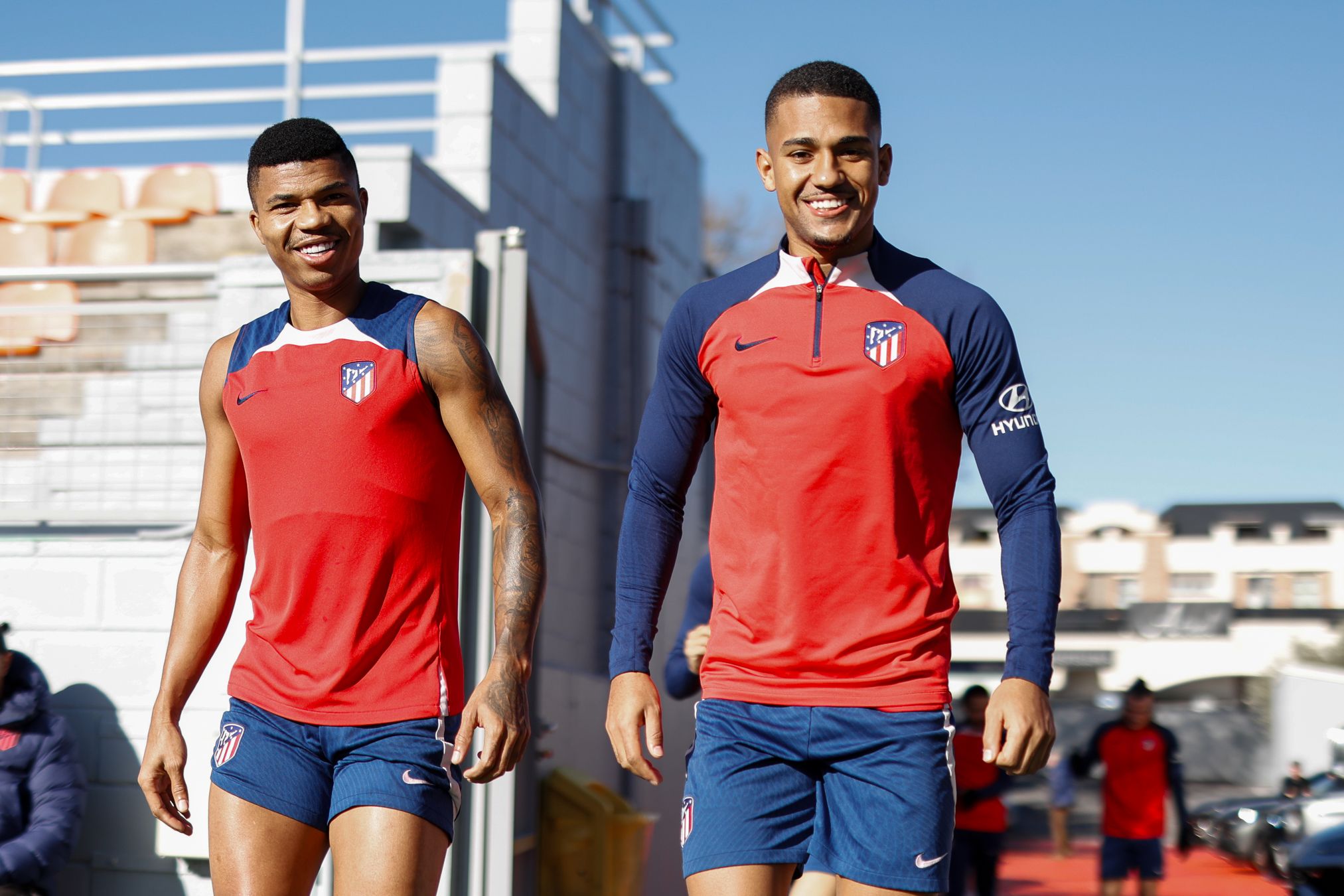  Reinildo y Samuel Lino, en una sesión del Atlético.