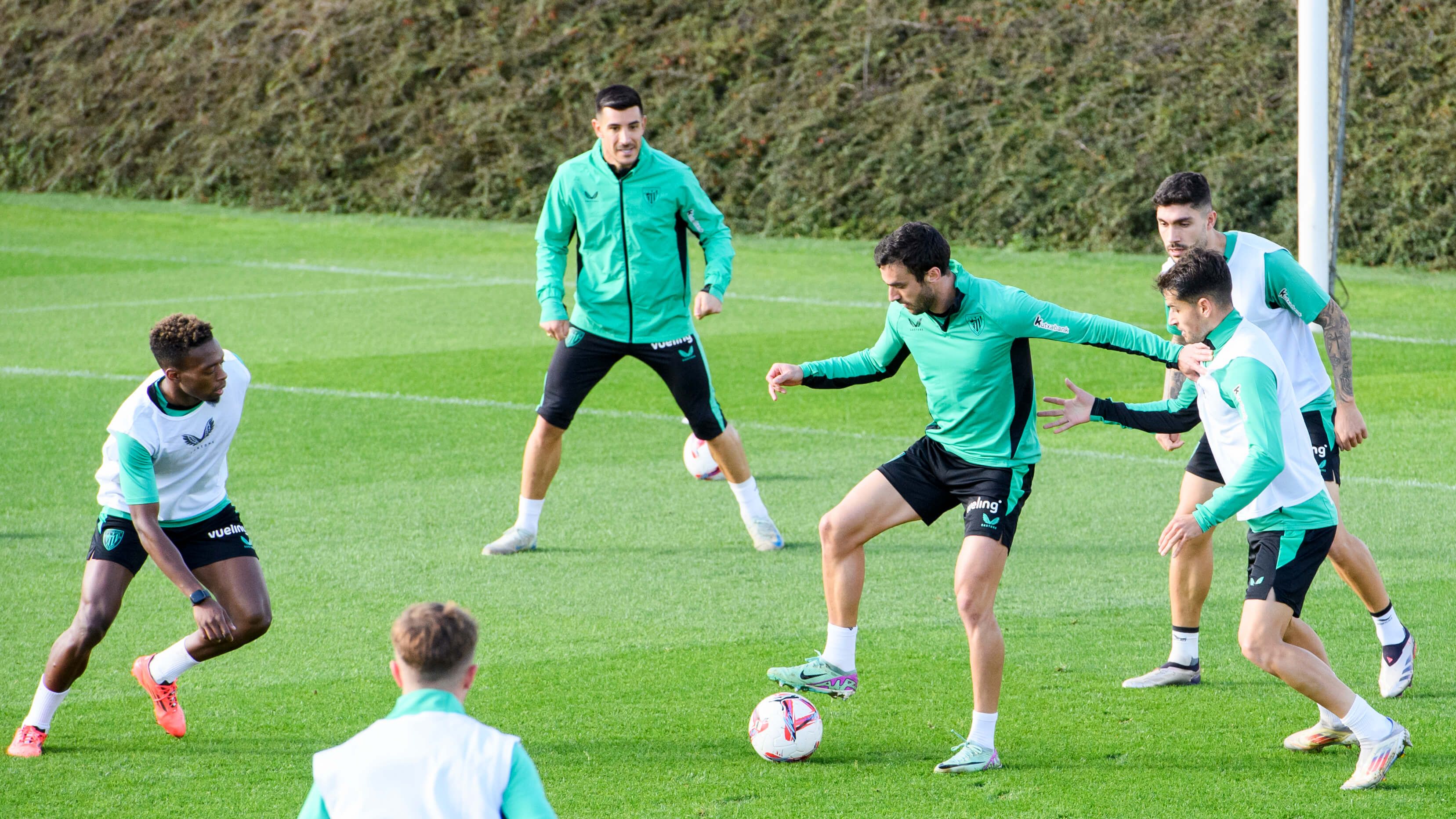 Entrenamiento de la plantilla de Ernesto Valverde en Lezama; llega el derbi ante la Real Sociedad en San Mamés.