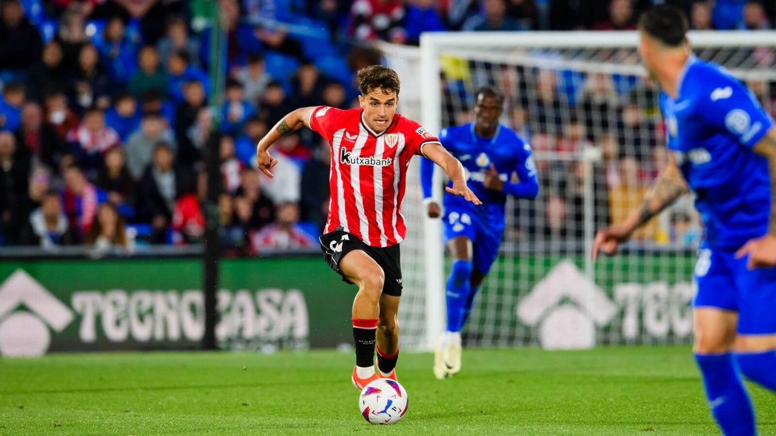 Carrera de Beñat Prados ante el Getafe en el Coliseum; habrá que abrir ahora el curso el 15 de agosto ante los de Bordalás.