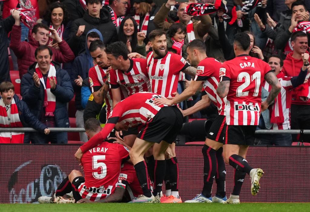 Celebración de un gol de Williams en San Mamés en el derbi vasco.