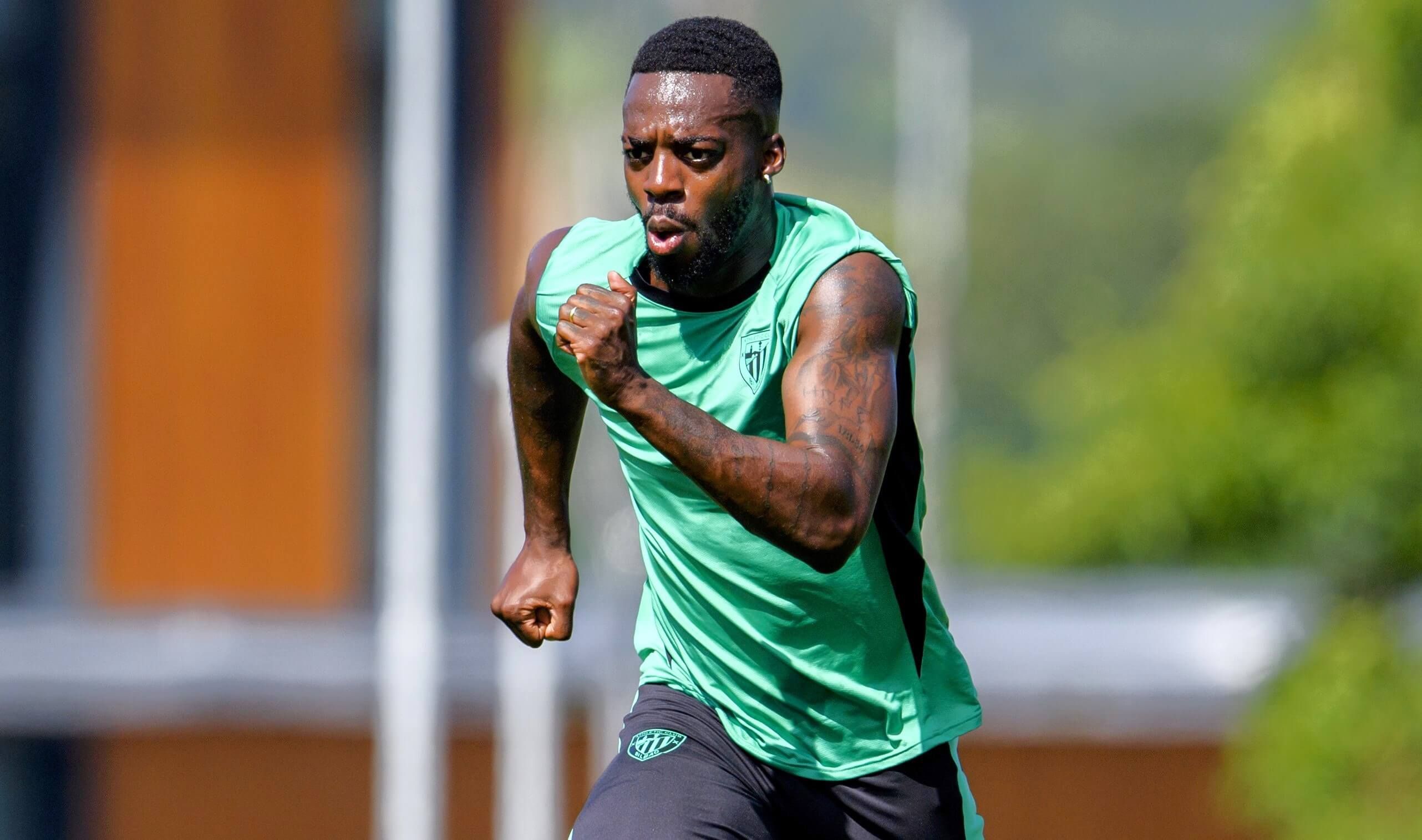Iñaki Williams se entrena en Lezama.