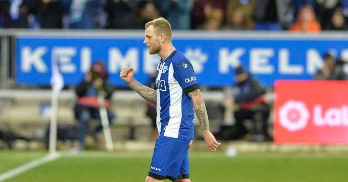  Guidetti, durante su etapa como jugador del Deportivo Alavés.