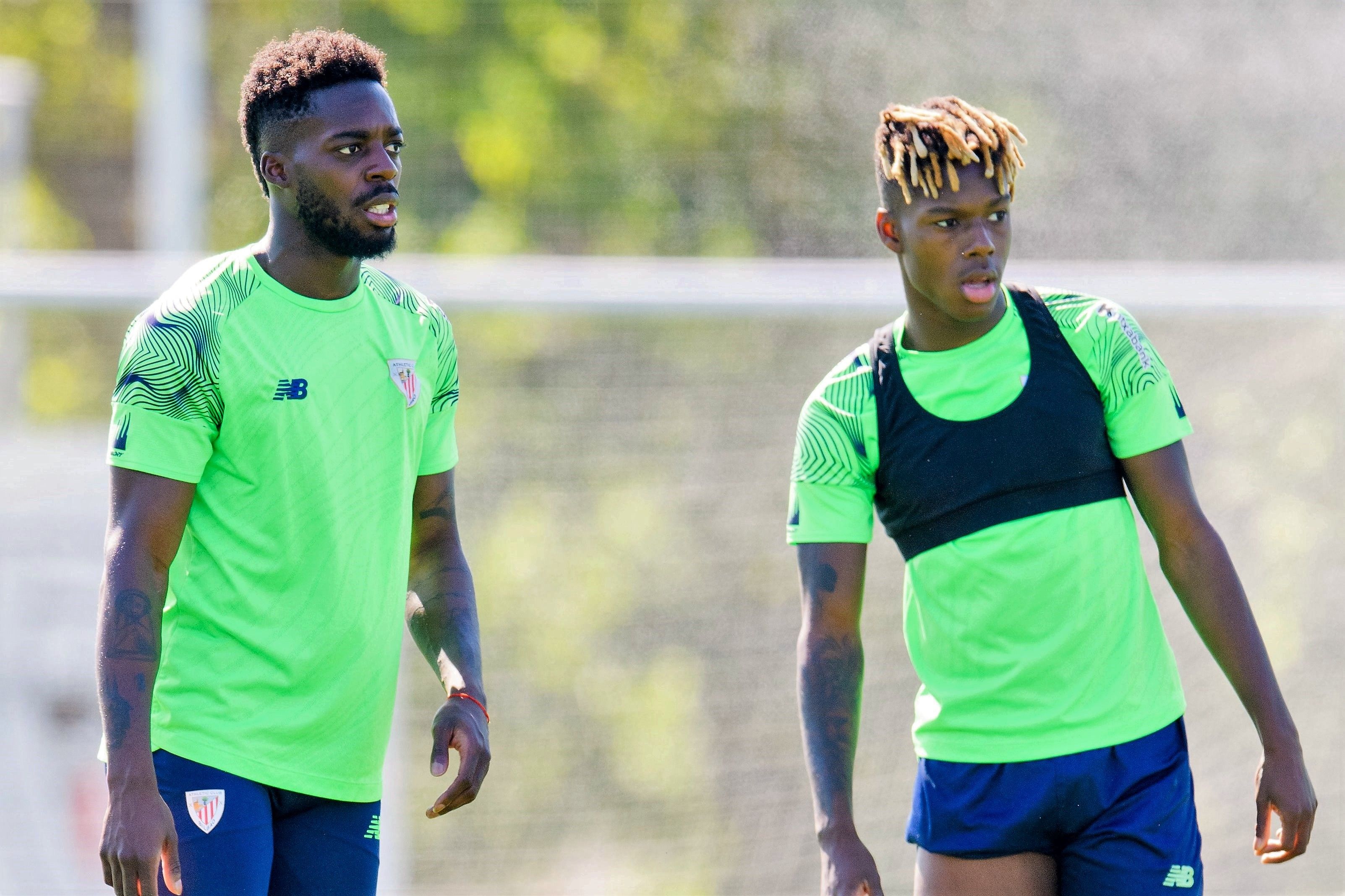  Los hermanos Iñaki y Nico Williams, juntos entrenando en Lezama.