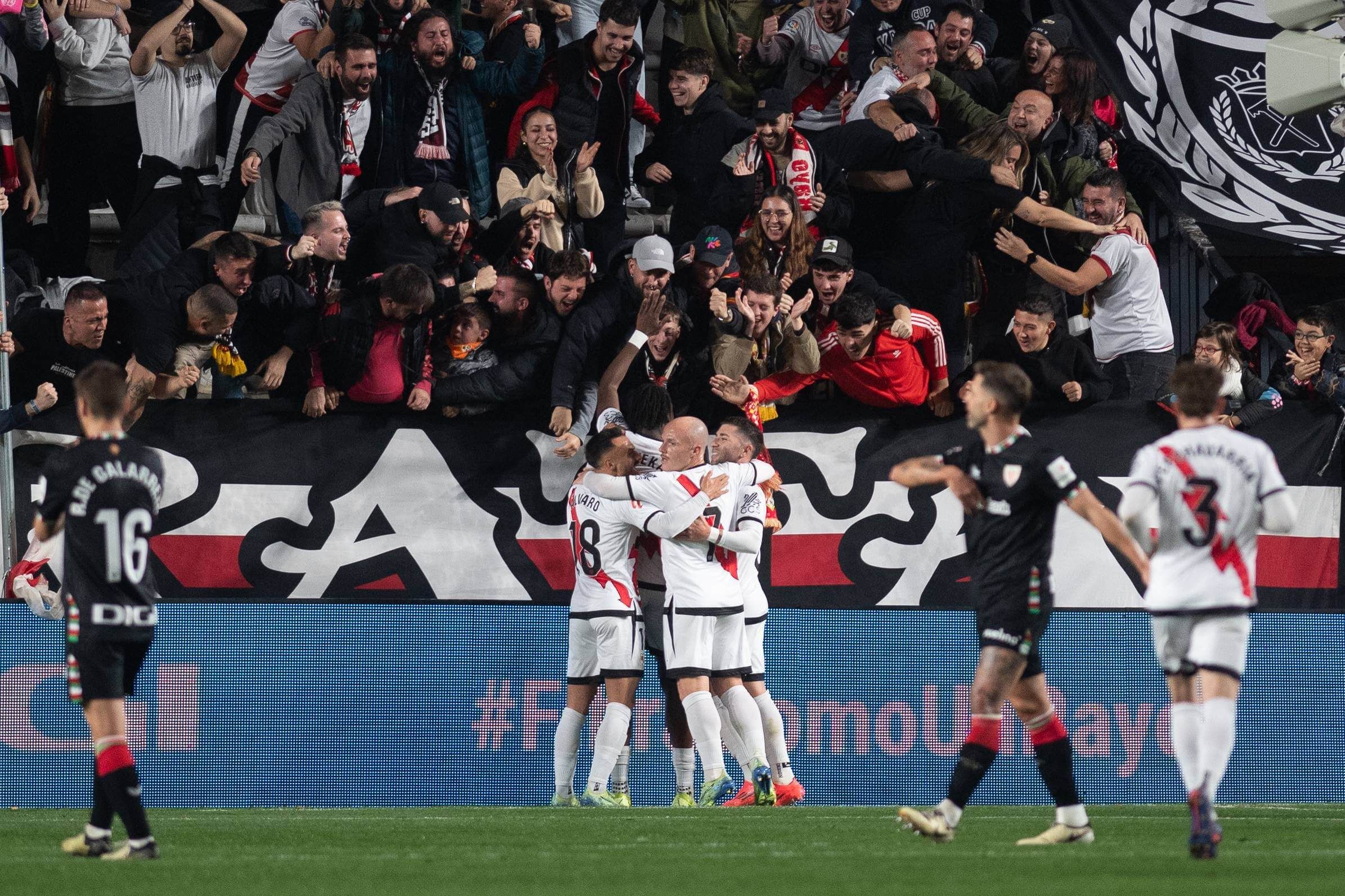  El Rayo Vallecano celebrando un gol ante el Athletic (Cordon Press)