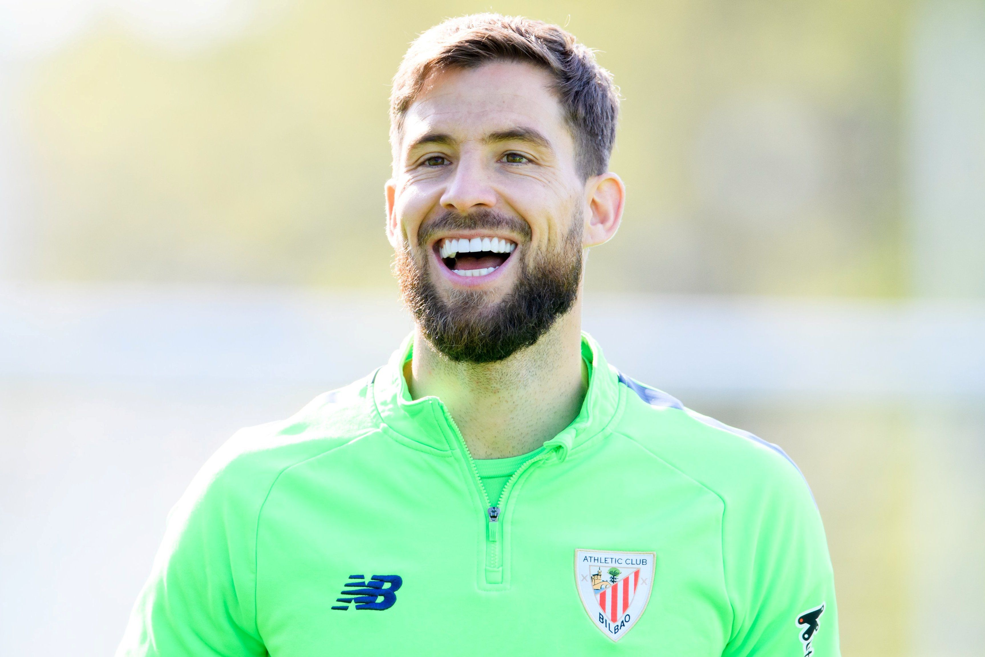  La sonrisa de Iñigo Martínez entrenando en Lezama.