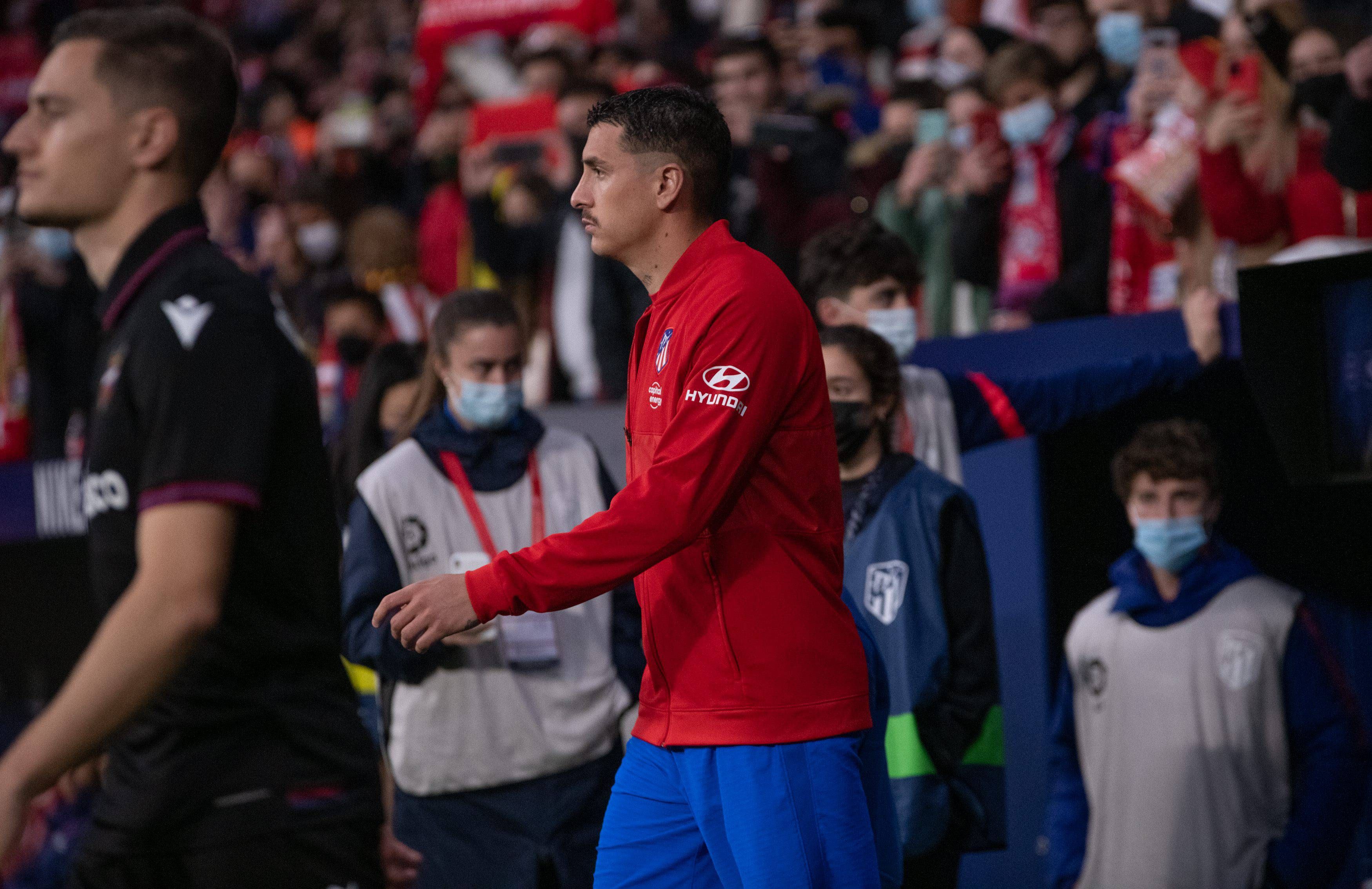 José María Giménez salta al campo en el Atlético de Madrid-Levante.