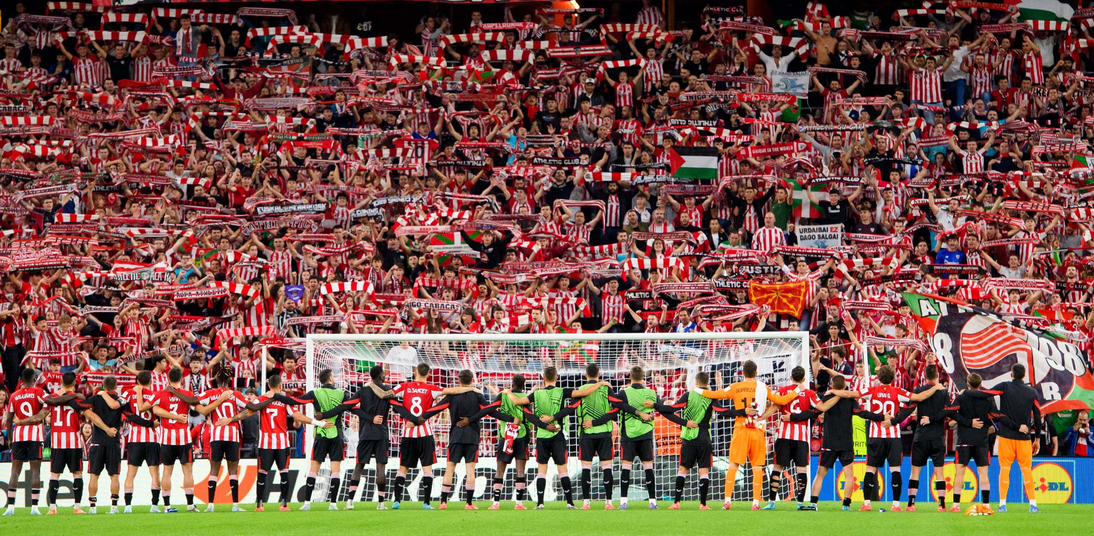 Jugadores y afición, unidos en San Mamés.