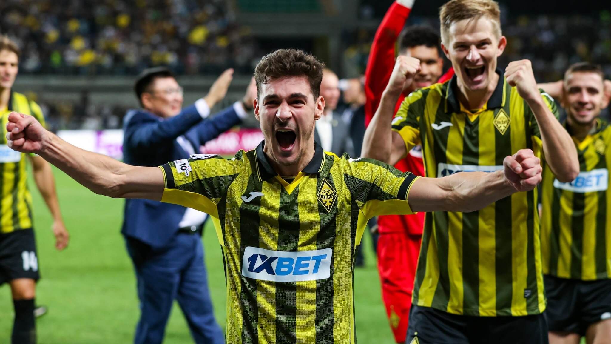 Los jugadores del Kairat Almaty celebran la clasificación para Champions.