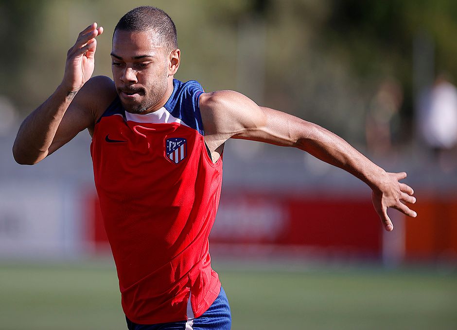  Renan Lodi, en una sesión con el Atlético.