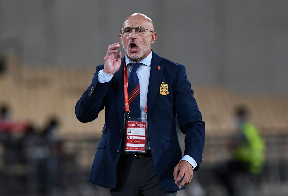 Luis de la Fuente da indicaciones en La Cartuja.