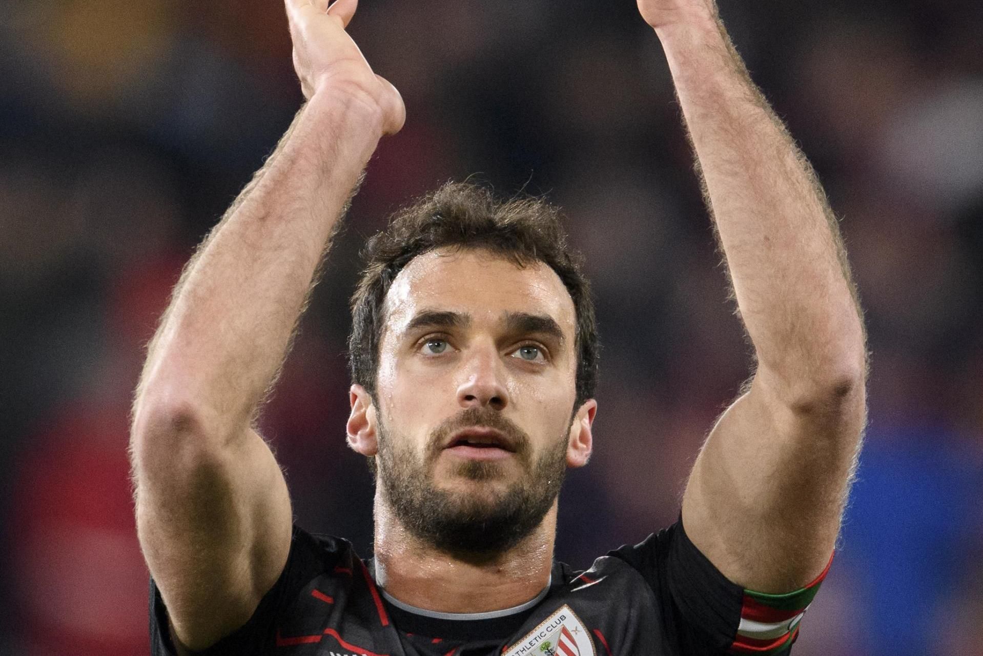  Aplauso de Iñigo Lekue en El Sadar ante Osasuna.