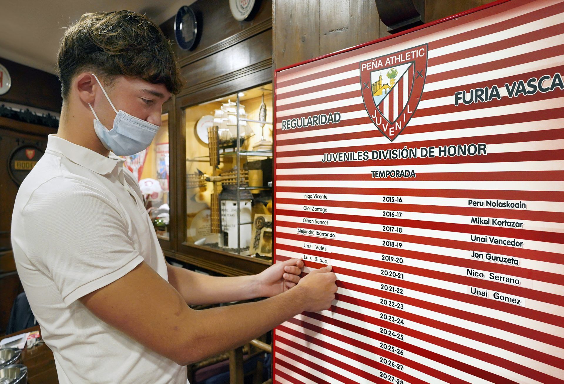  Luis Bilbao se inscribe en el Premio de la Peña Juvenil del Athletic Club, situada en la calle Pozas de Bilbao.