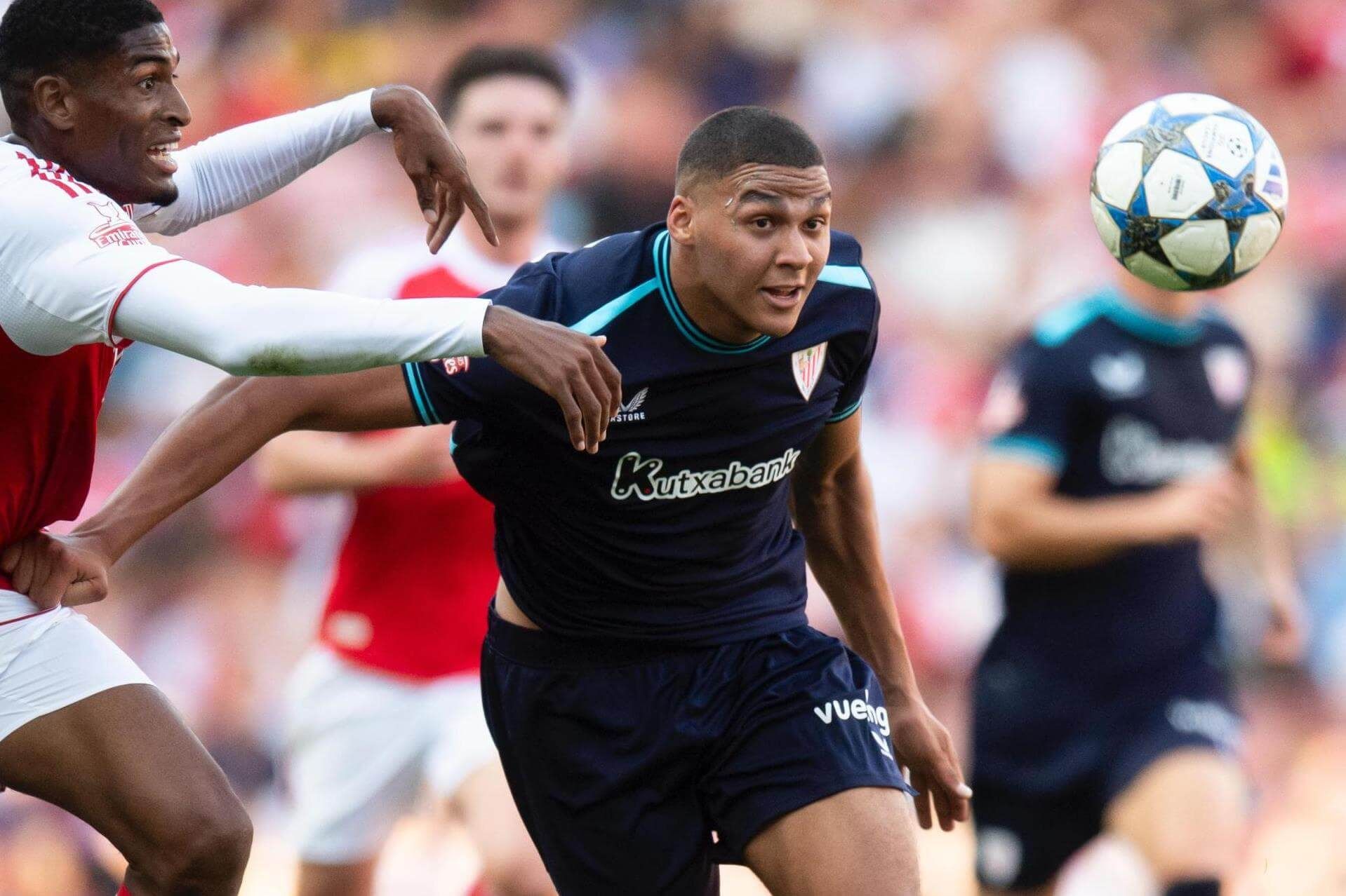  Maroan Sannadi, en acción ante el Arsenal en el Emirates; no ha marcado en la pretemporada.