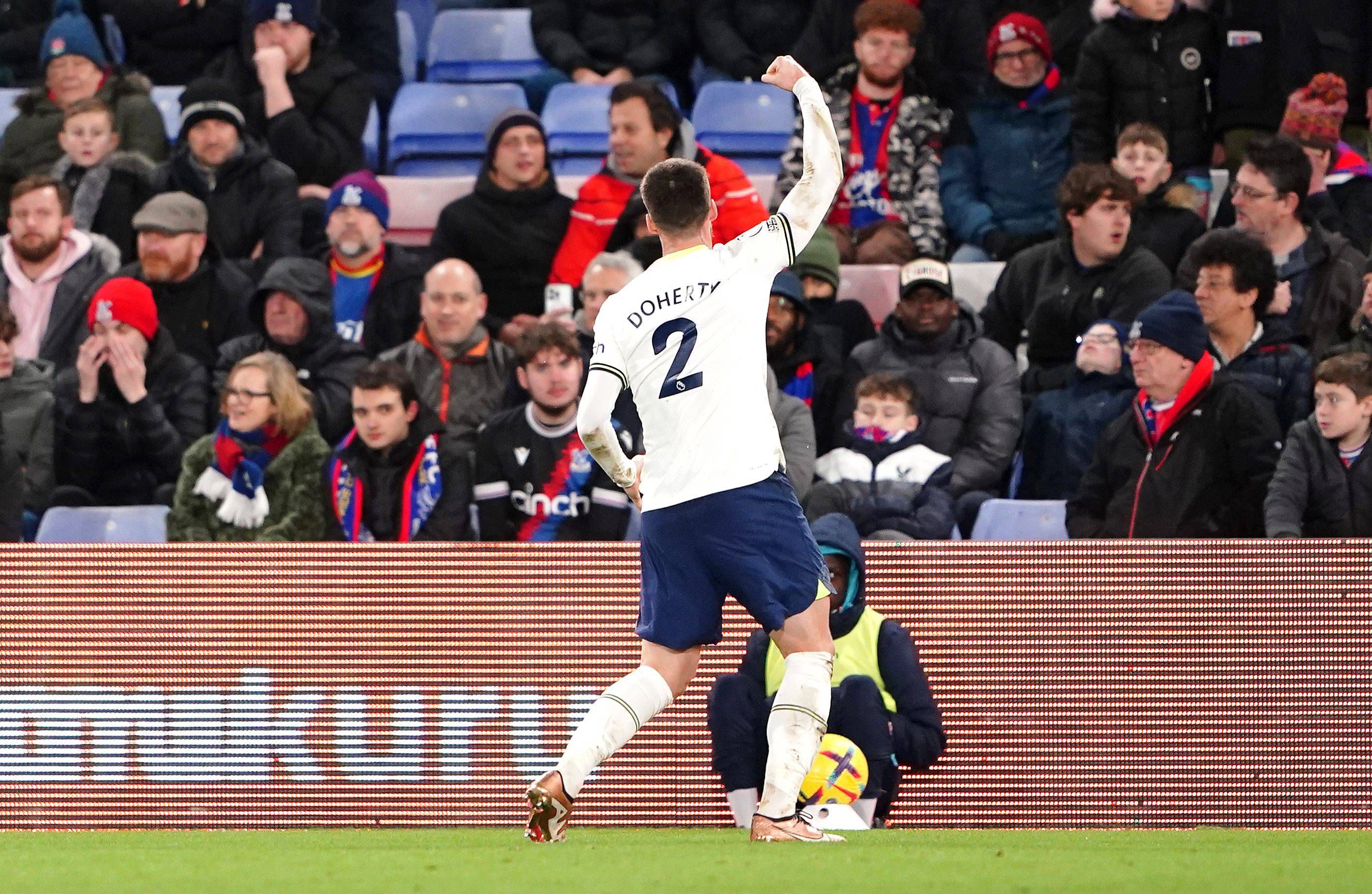  Matt Doherty celebra un gol con el Tottenham.