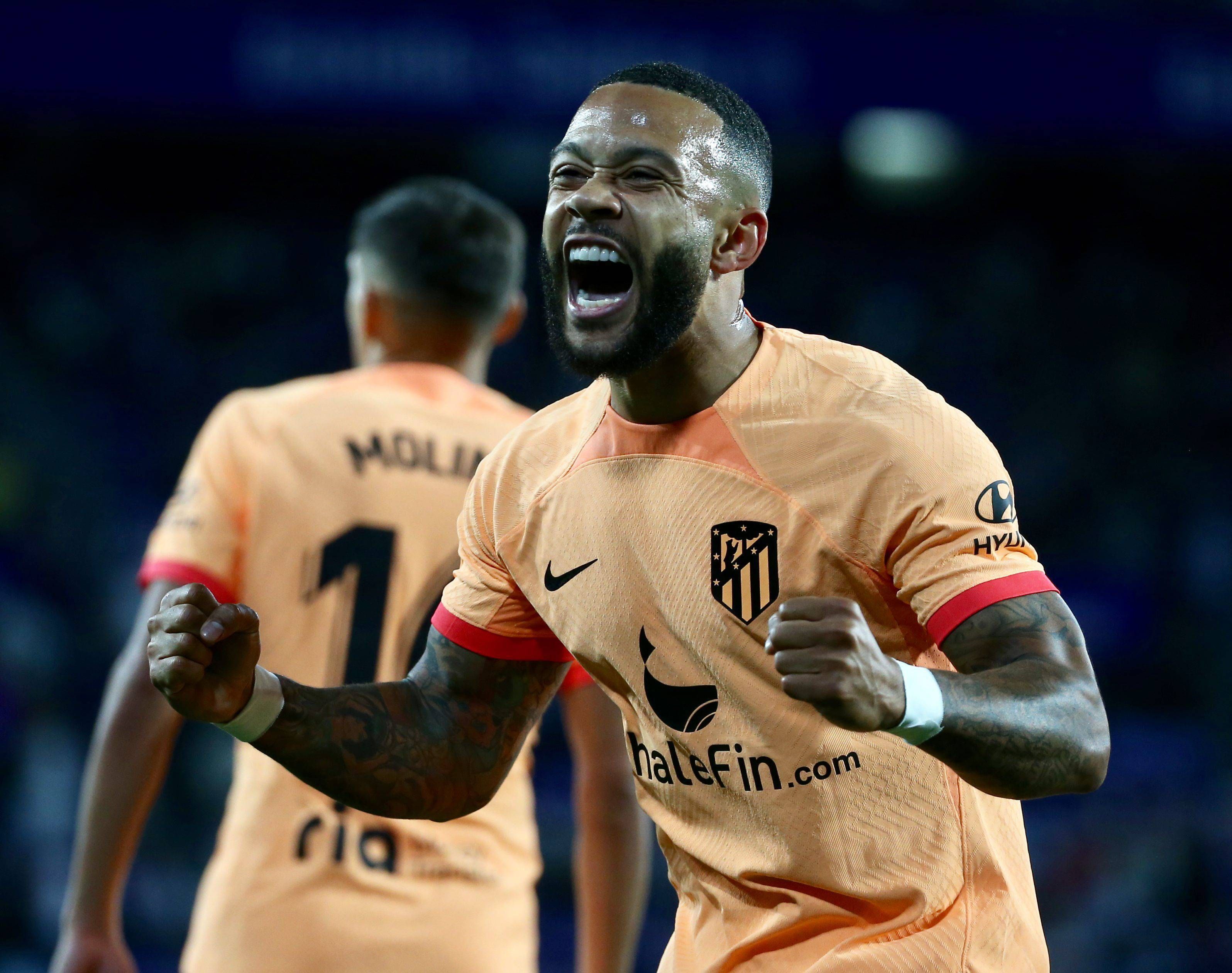  Memphis Depay celebrando el gol ante el Valladolid.