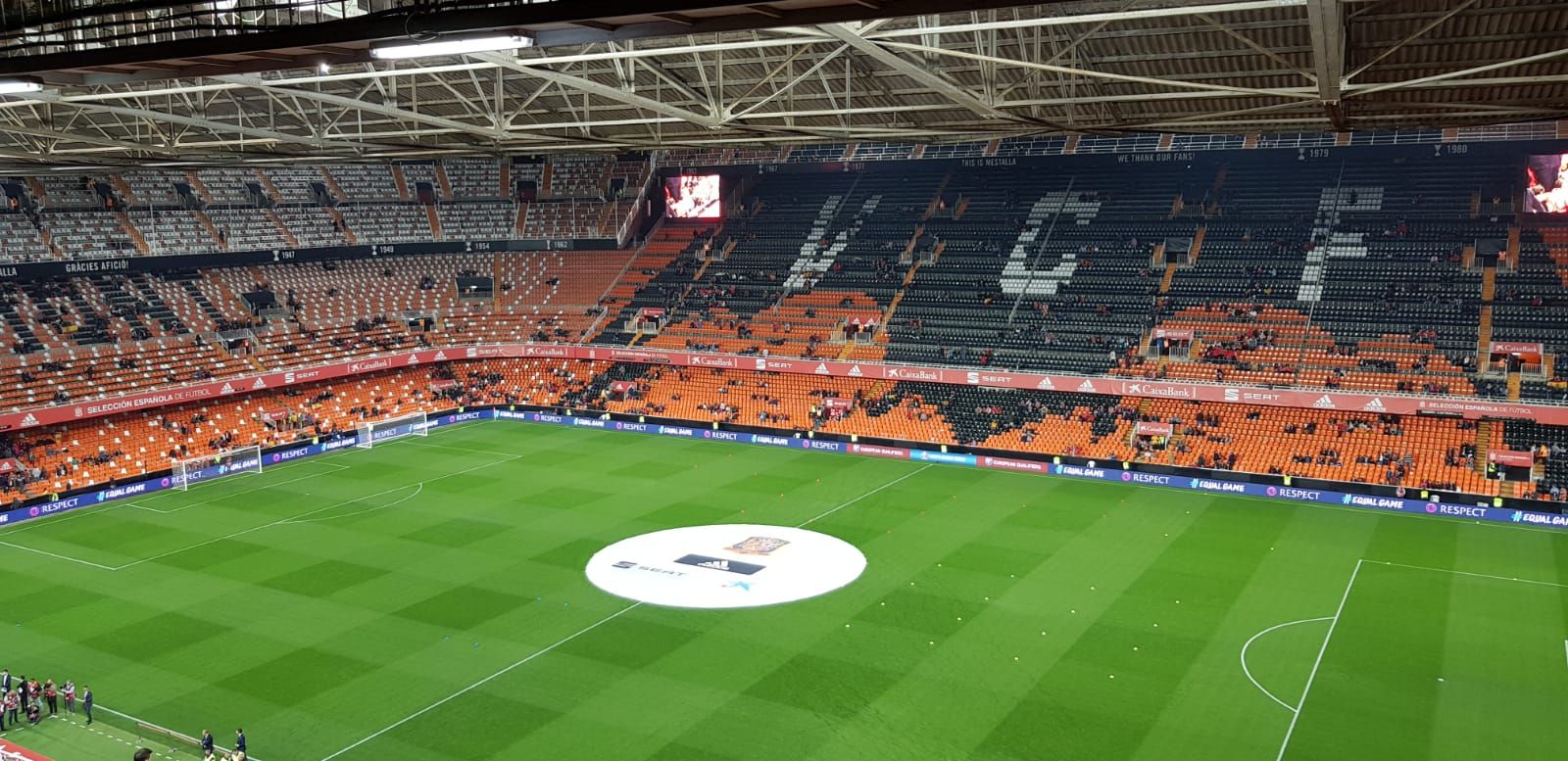  Mestalla, antes del España-Noruega.