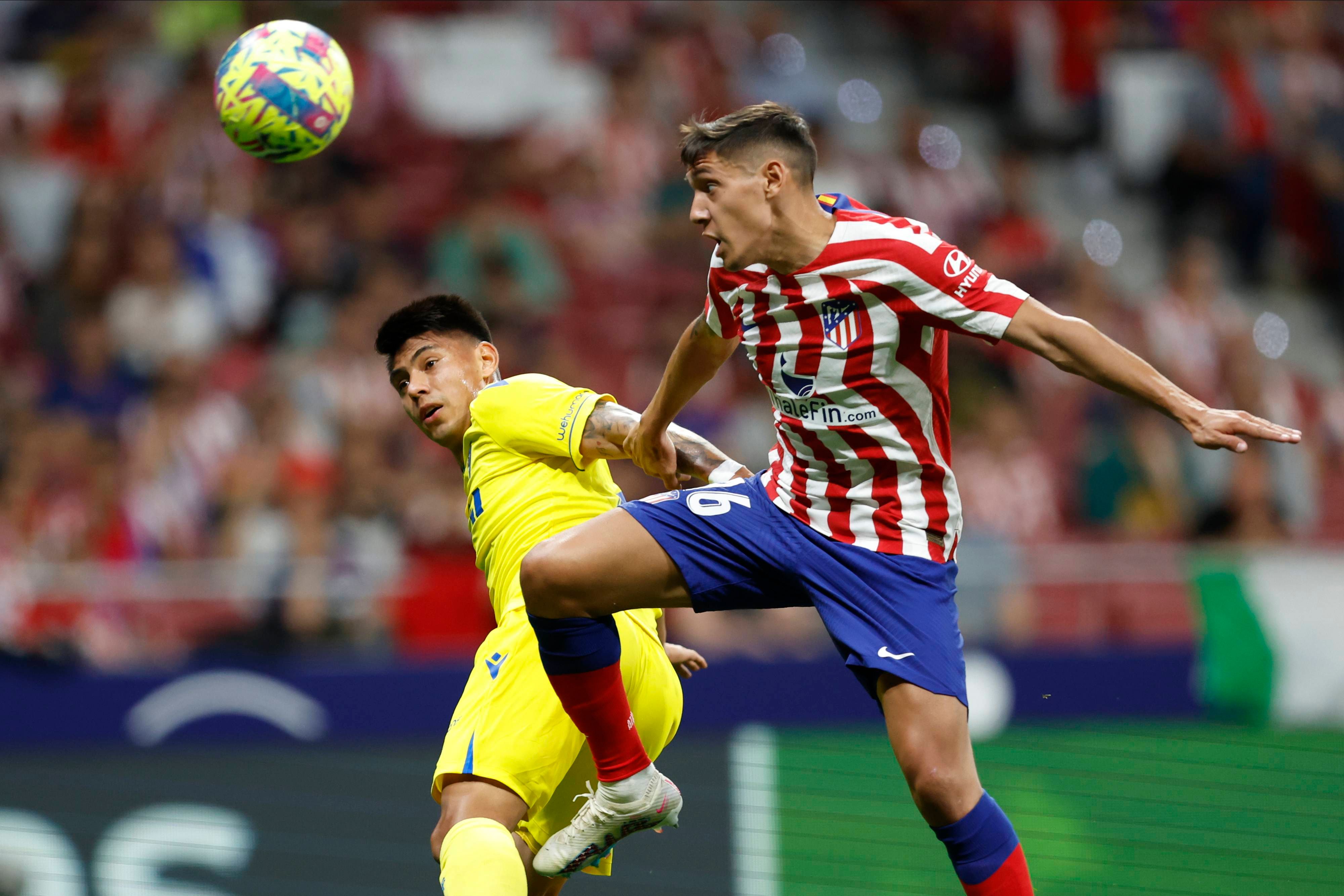 Nahuel Molina en el partido ante el Cádiz.
