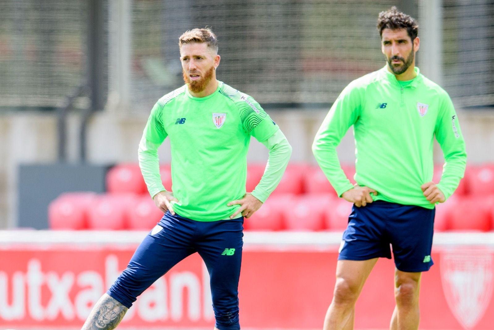  Iker Muniain y Raúl García entrenando en Lezama.