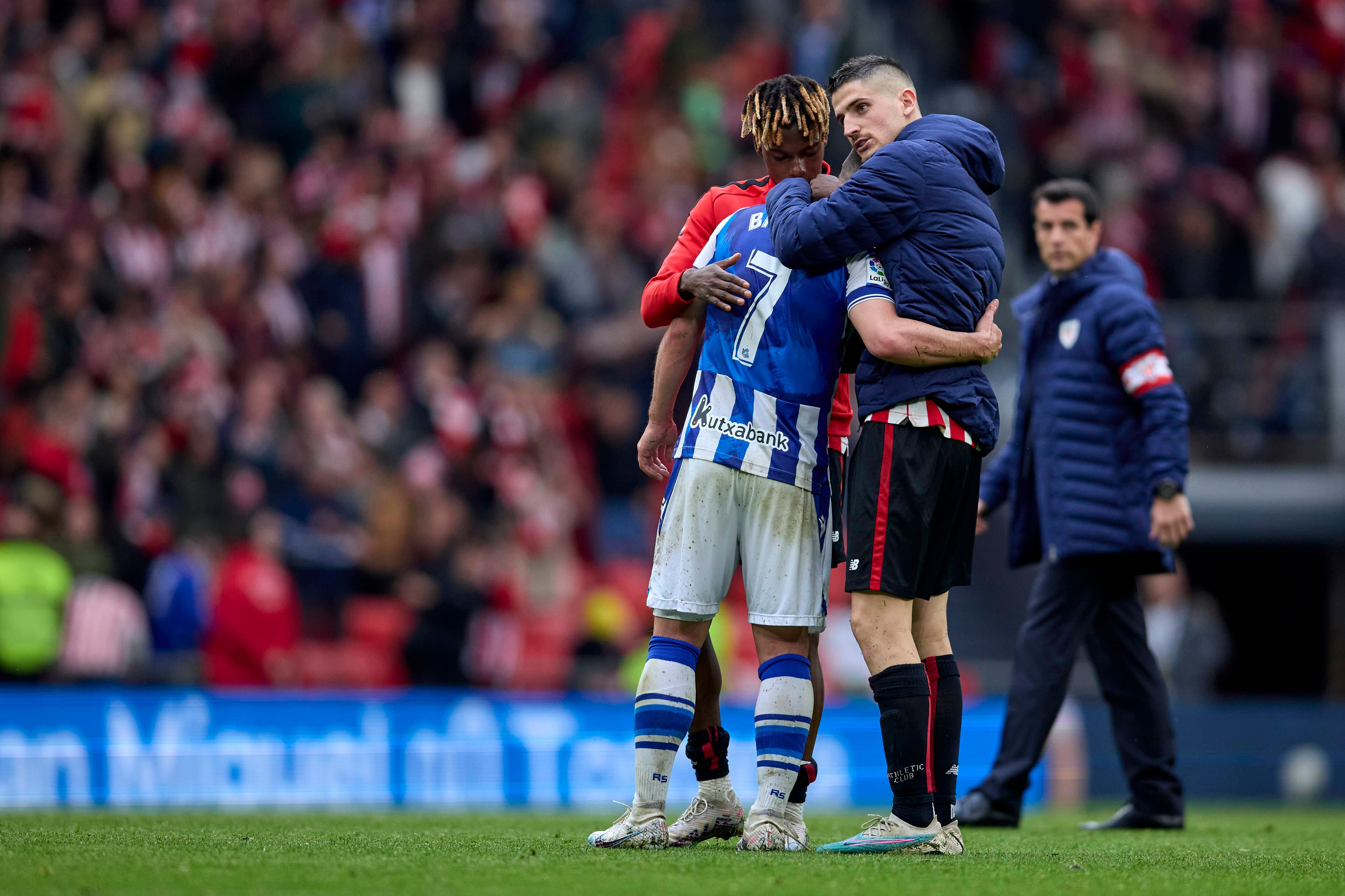  Nico Williams, Oihan Sancet y Ander Barrenetxea tras el derbi vasco. (Fuente: Cordon Press)