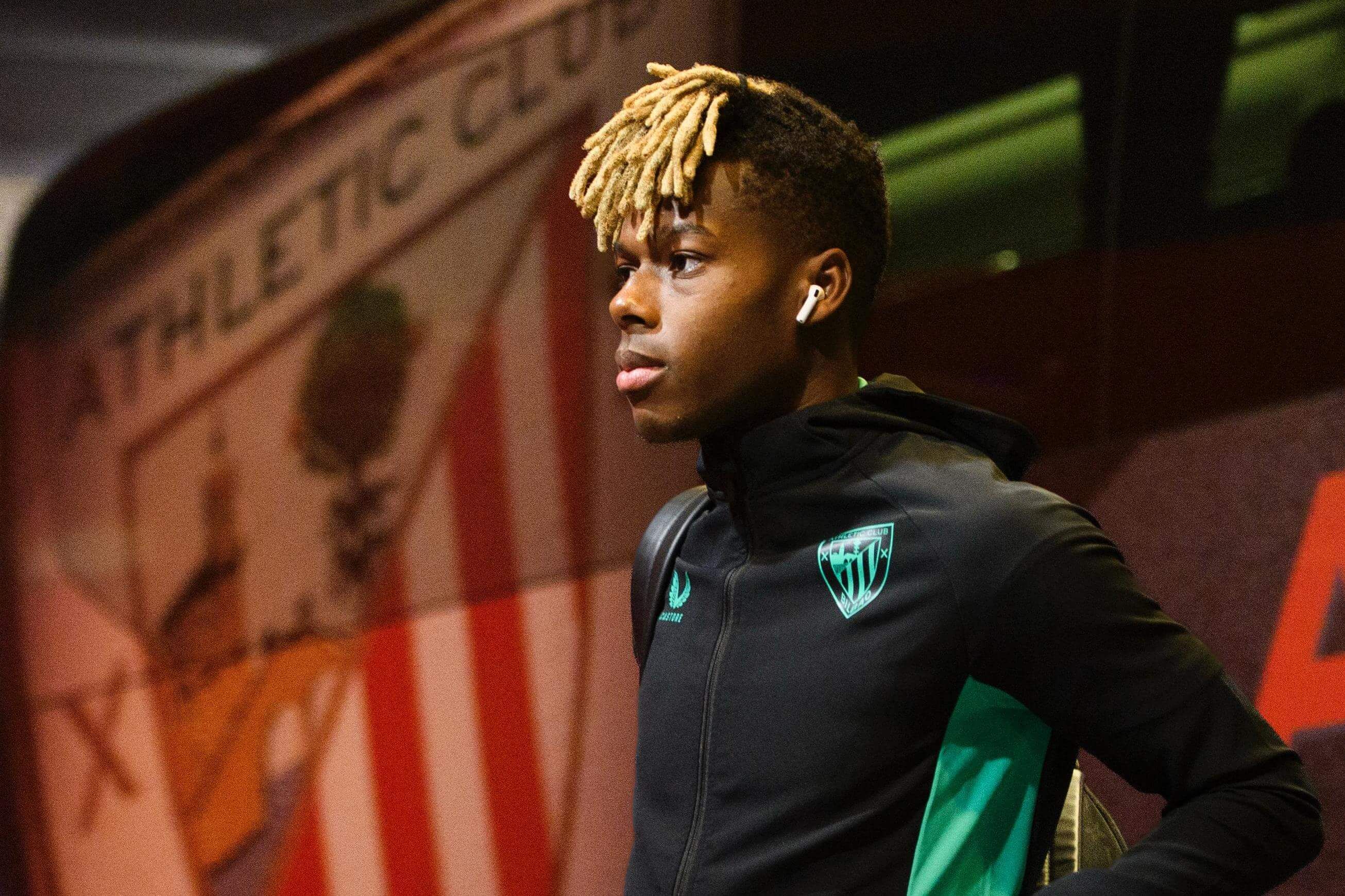  Nico Williams llegaba así del autobús para jugar este domingo ante el CD Leganés en San Mamés.