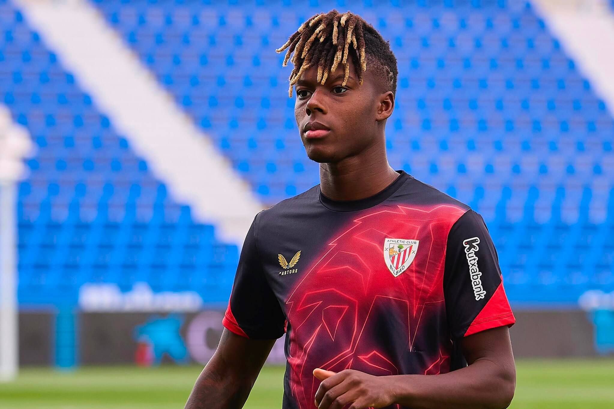  Nico Williams calienta ante el Leganés en Butarque.