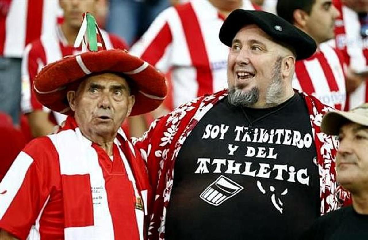  El siempre recordado en San Mamés Jesús el Txapelas, abrazado junto a Potxolo el Artaburu.