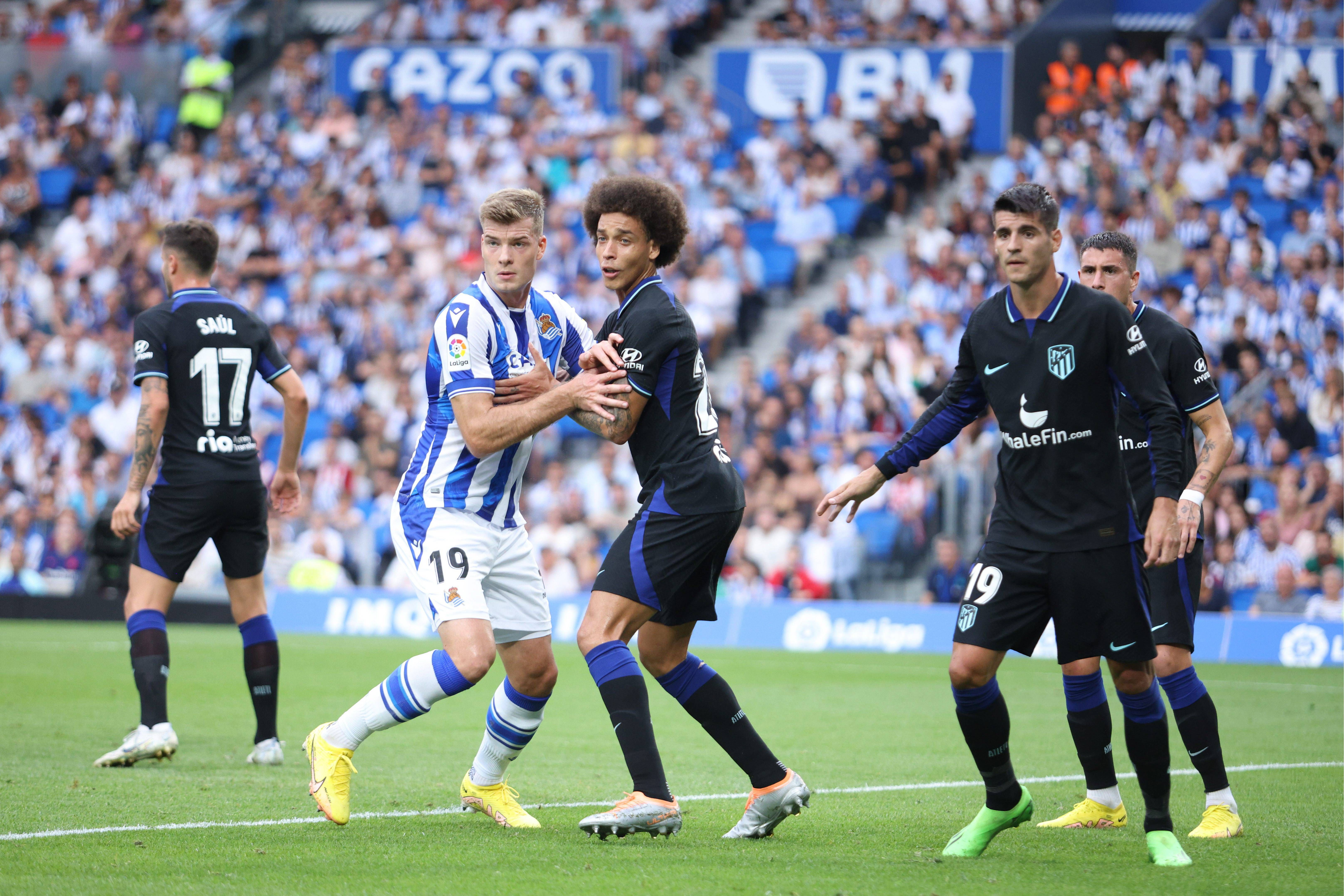  Axel Witsel y Álvaro Morata, en el Real Sociedad-Atlético de Madrid.