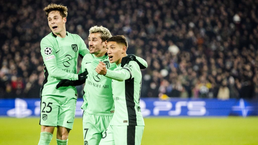  Riquelme, Griezmann y Molina en el partido ante el Feyenoord. (Fuente: Cordon Press)
