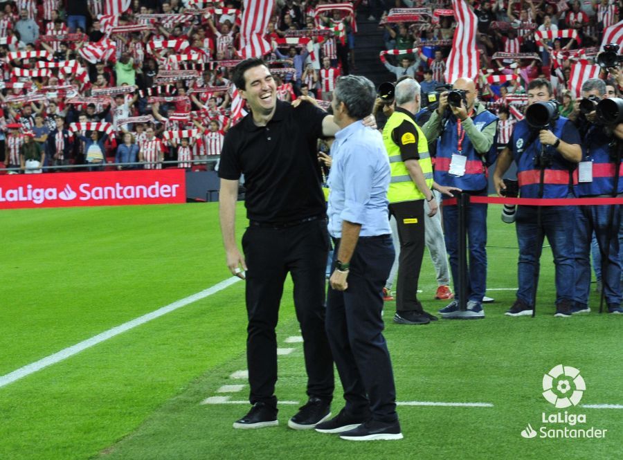 Saludo entre Valverde e Iraola.