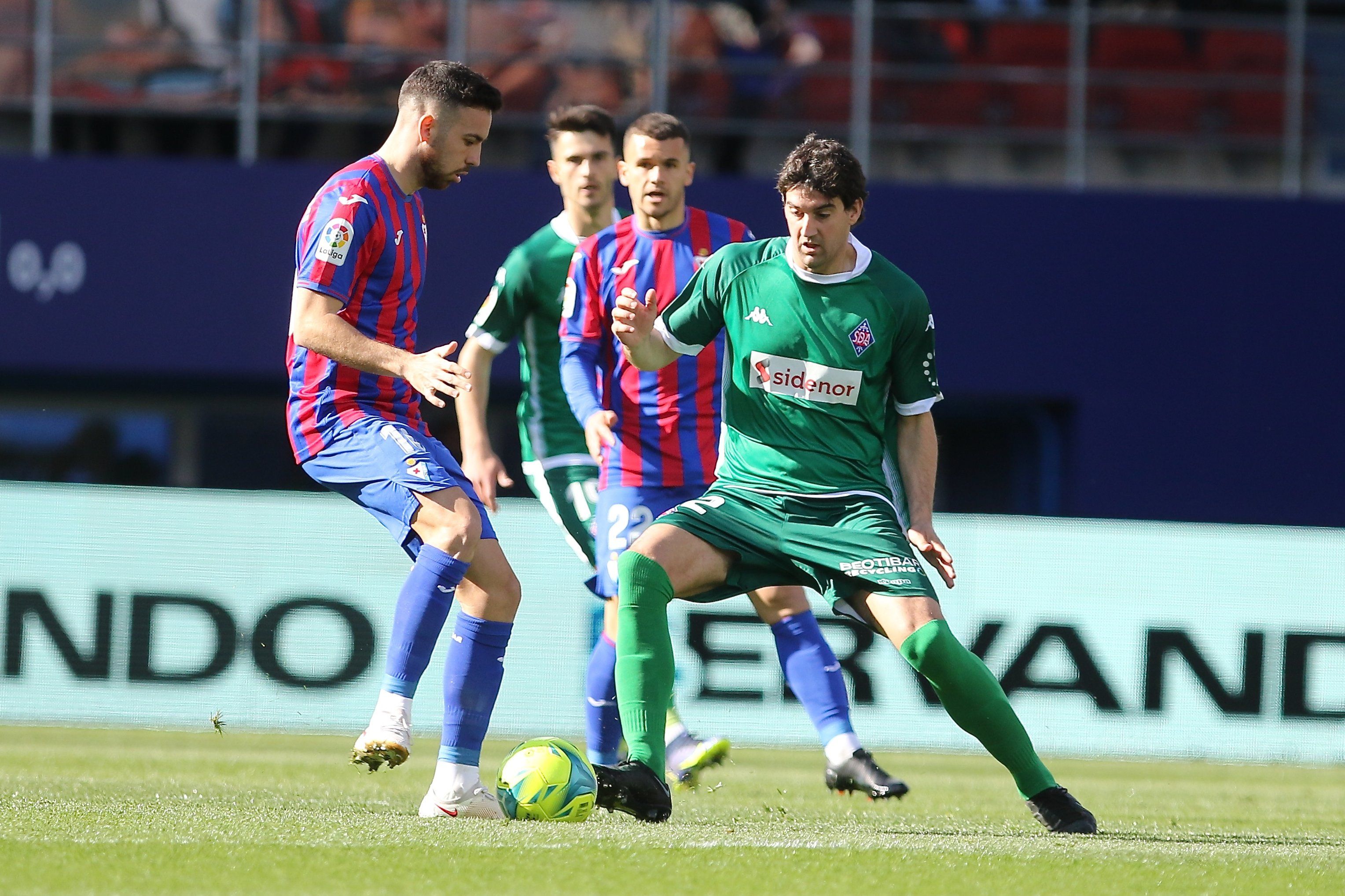  Mikel San José en la derrota la SD Amorebieta en Ipurua ante el Eibar.