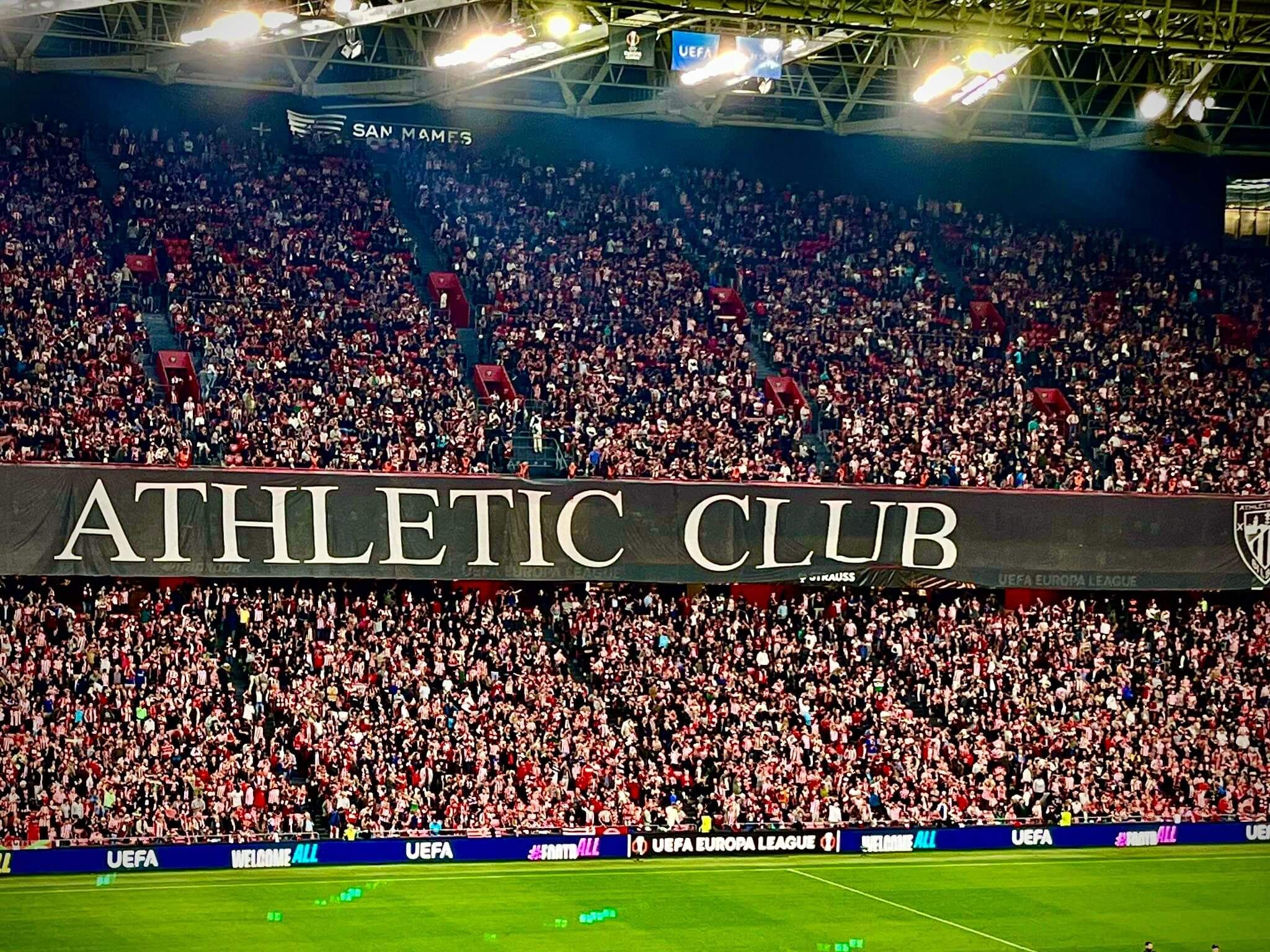  San Mamés, a todo pulmón en un partido del Athletic Club en la UEFA Europa League.