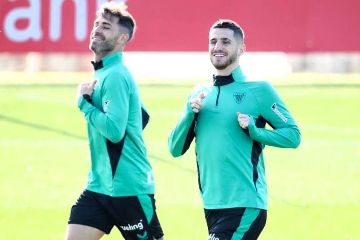  Oihan Sancet y Yeray Álvarez entrenando en Lezama bajo las órdenes de Valverde.