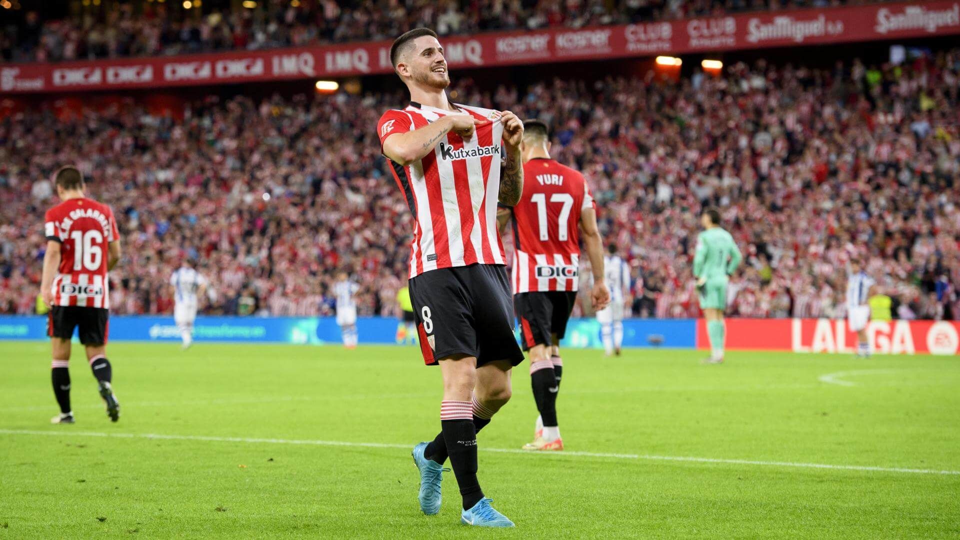  Gol muy celebrado del navarro Oihan Sancet en el derbi ante la Real Sociedad en San Mamés.