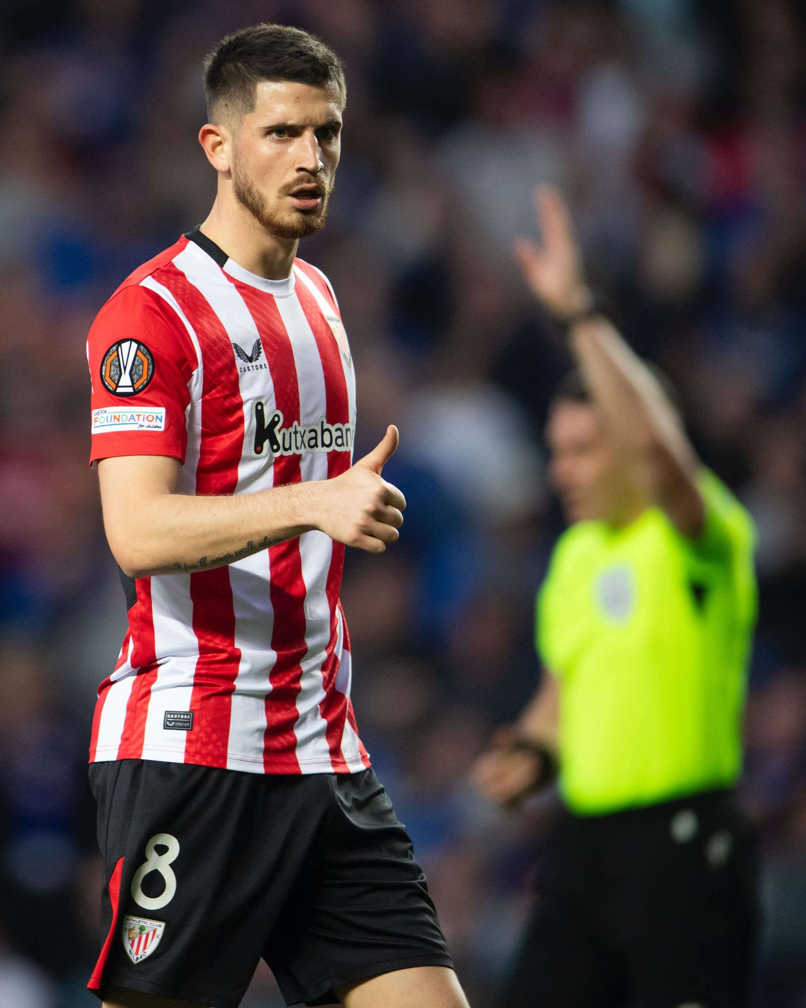 Oihan Sancet dio un flojo rendimiento ante el Rangers FC en Ibrox.