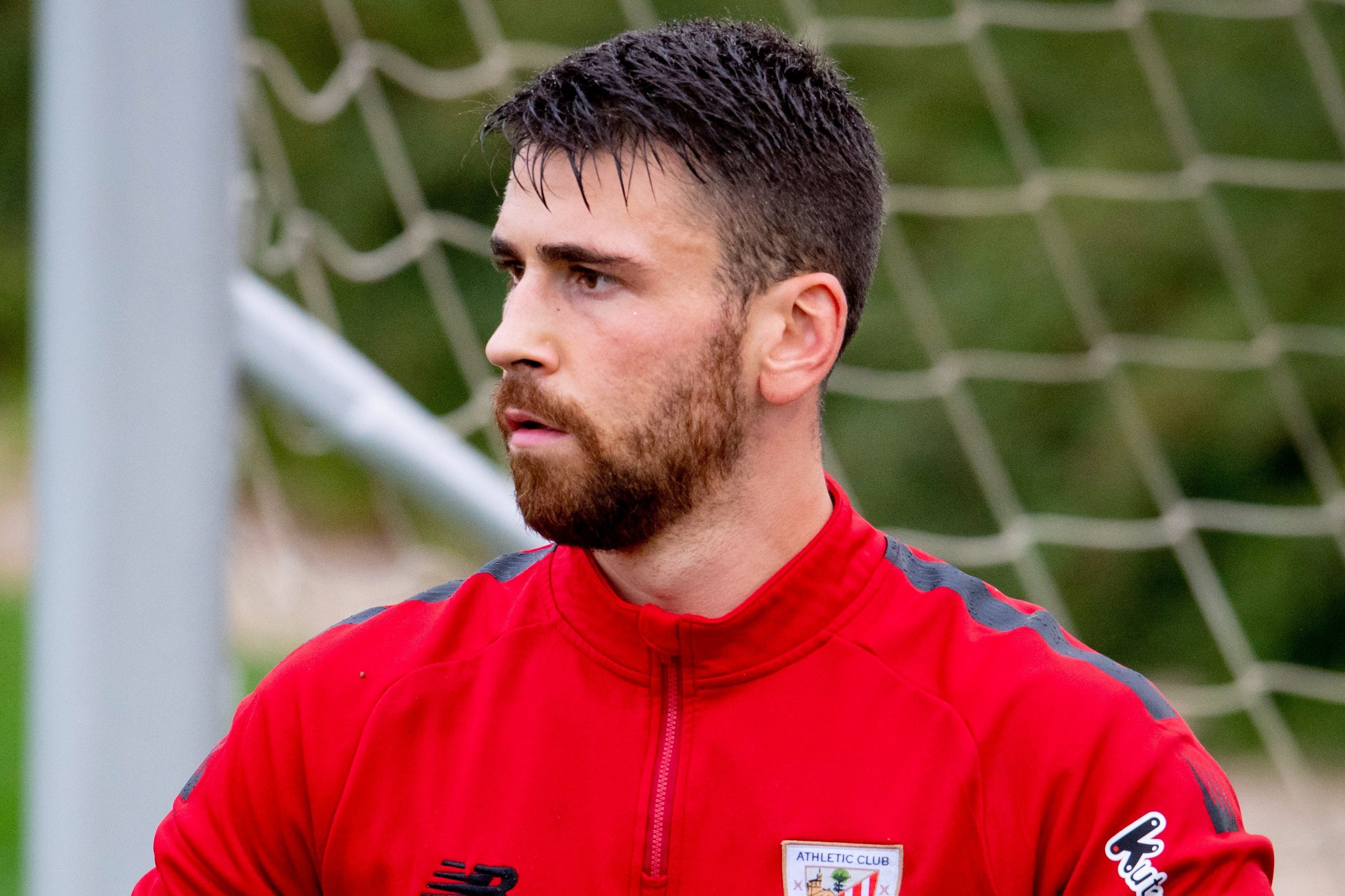  El portero internacional Unai Simón se entrena en Lezama.