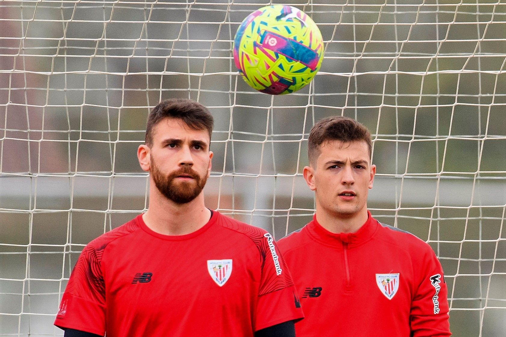  Los porteros Unai Simón y Julen Agirrezabala, juntos entrenando en Lezama.