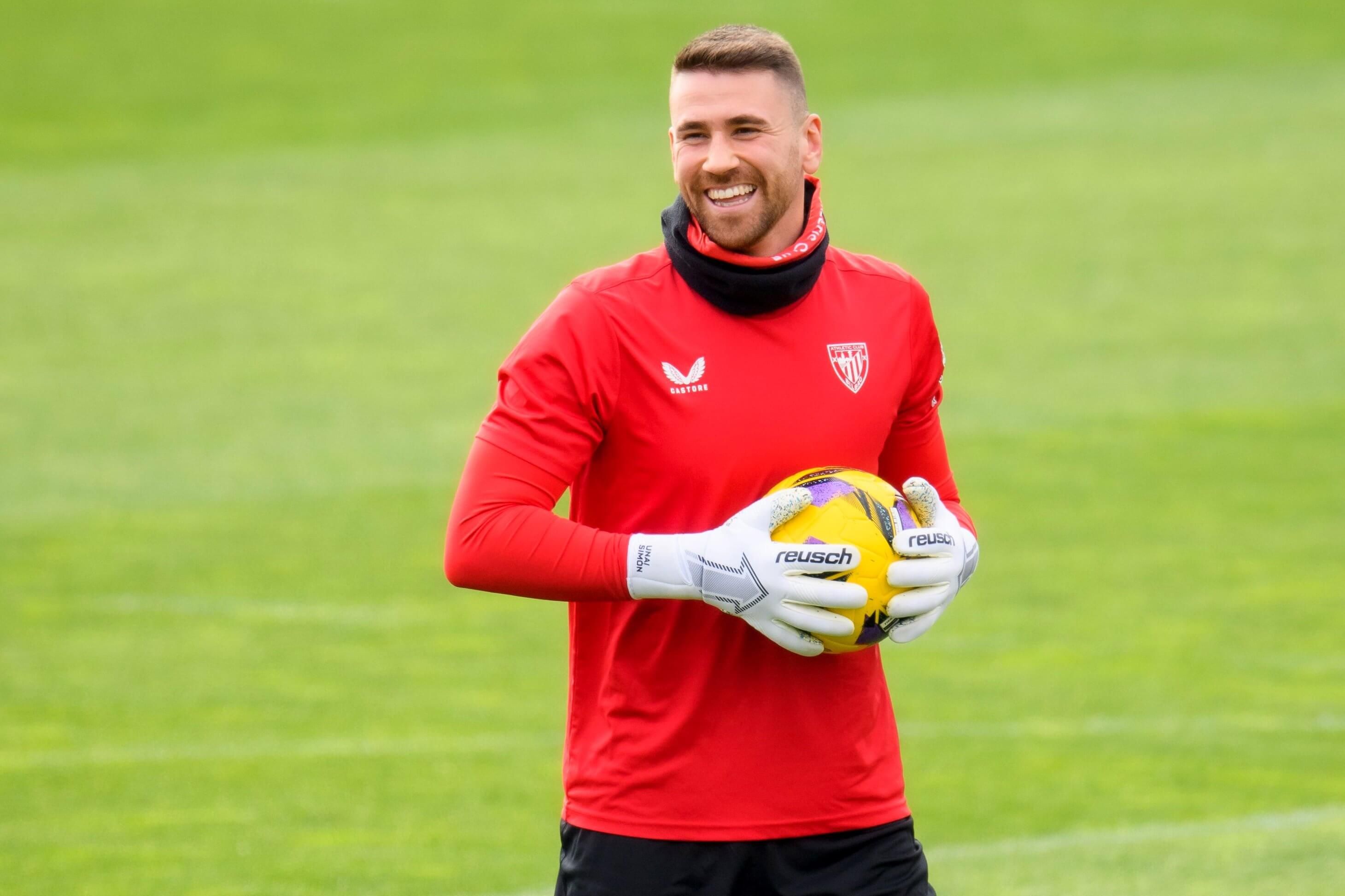  El guardameta Unai Simón entrenando en Lezama.